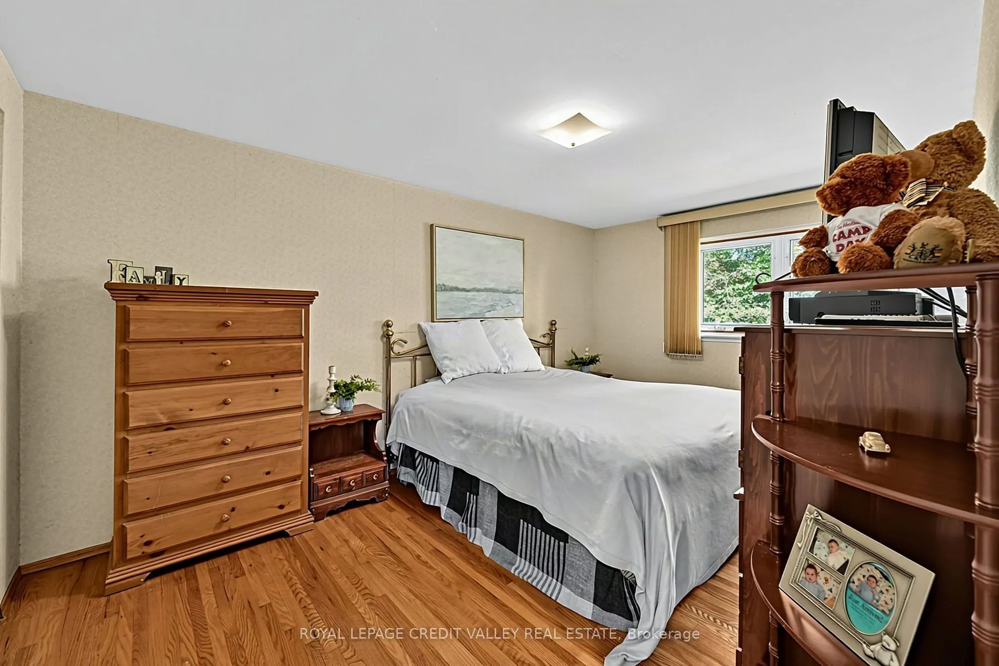 16 Lockton Crescent