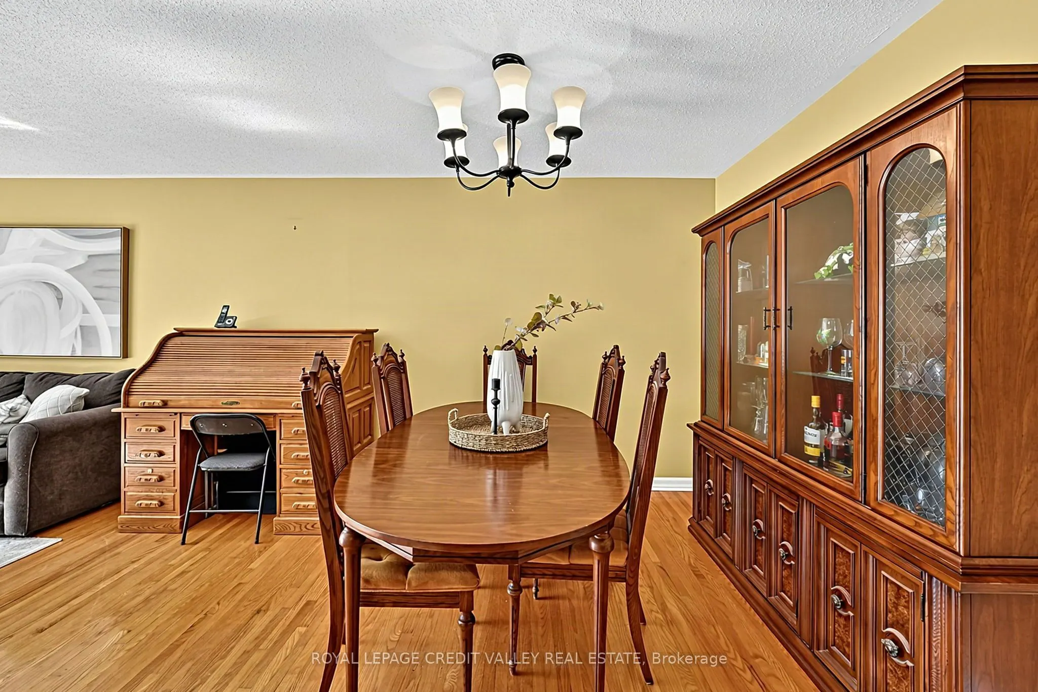 16 Lockton Crescent