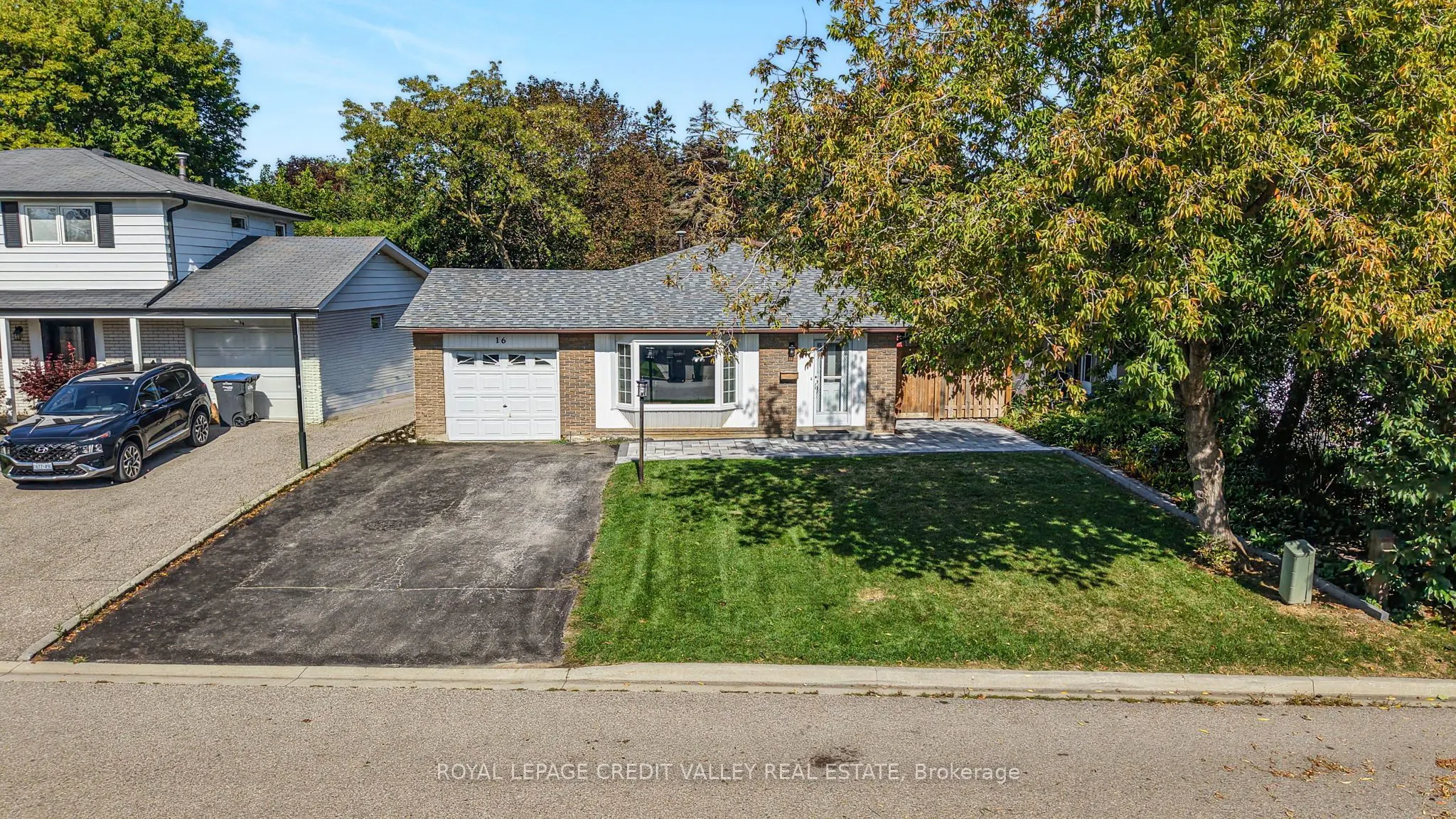 16 Lockton Crescent
