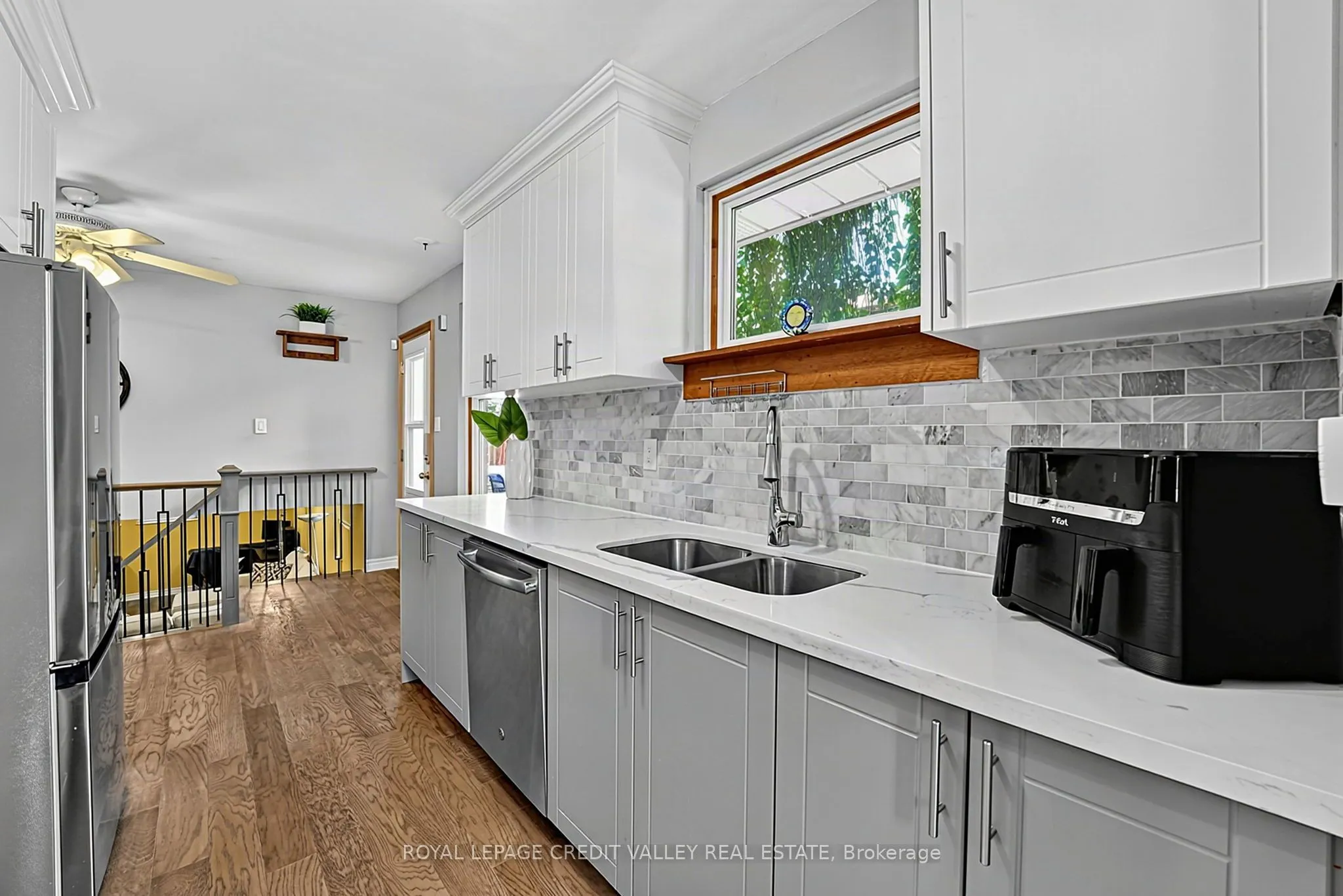 16 Lockton Crescent