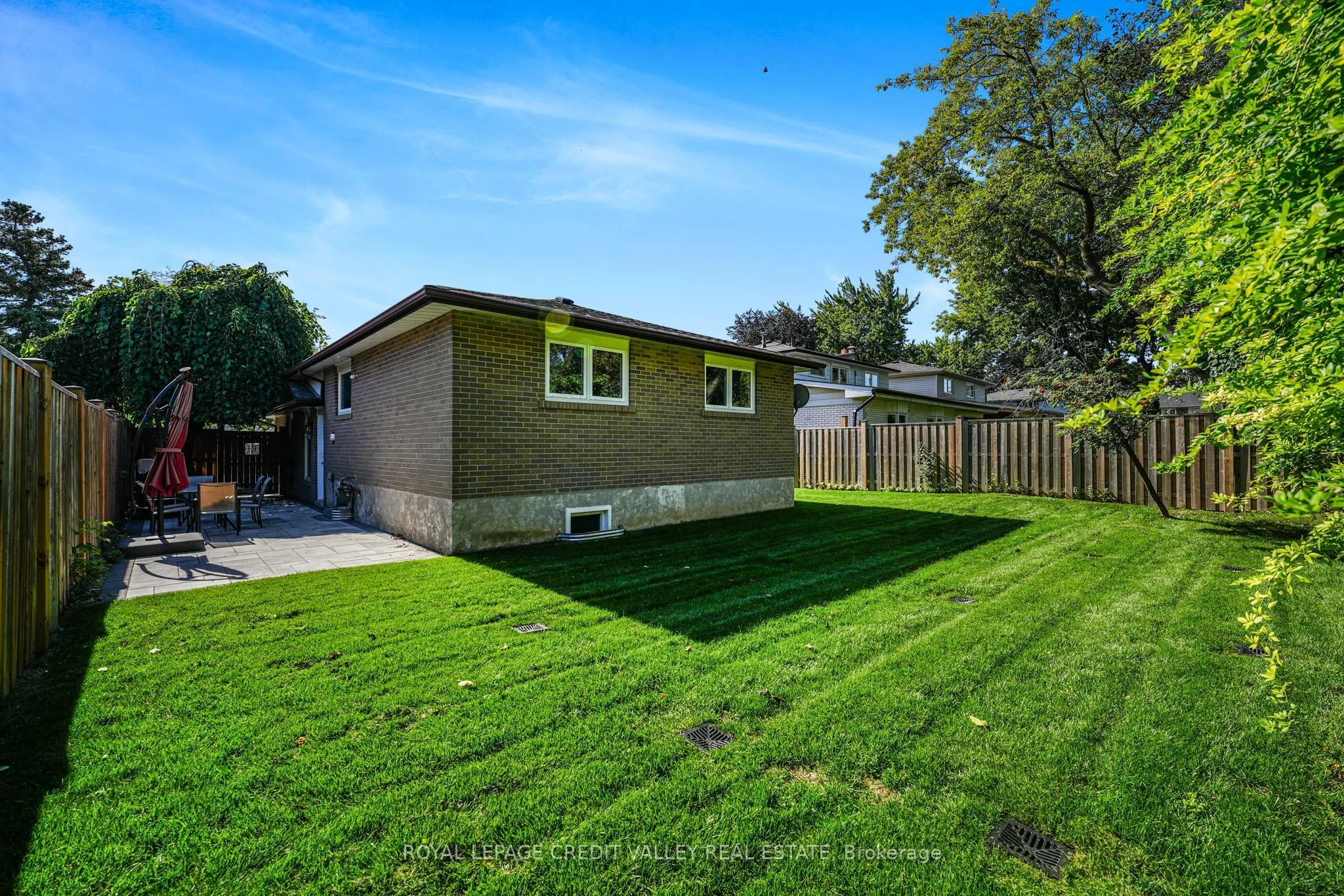 16 Lockton Crescent