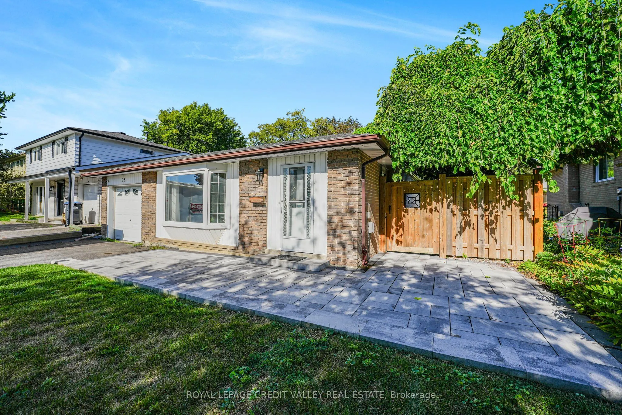 16 Lockton Crescent