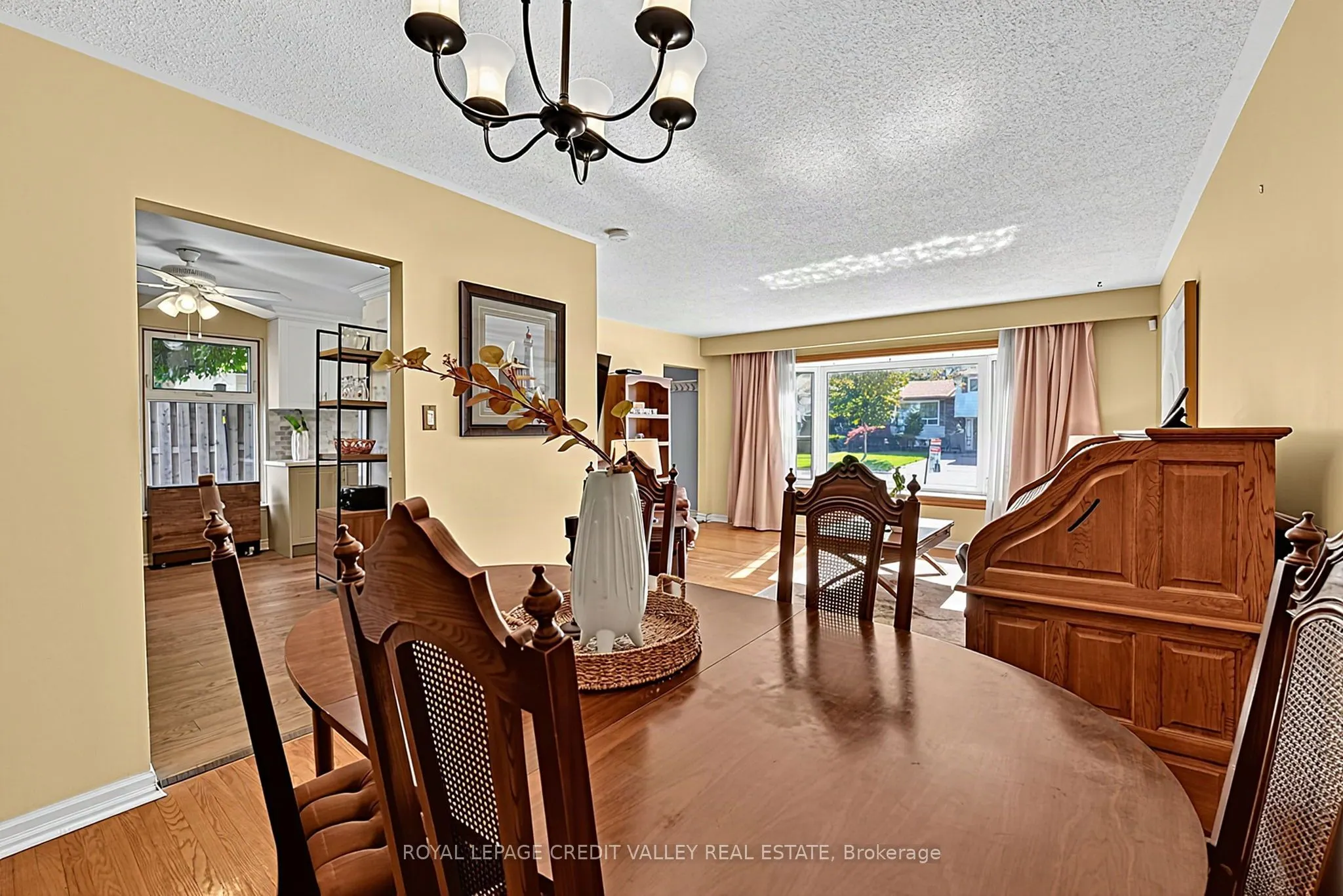 16 Lockton Crescent