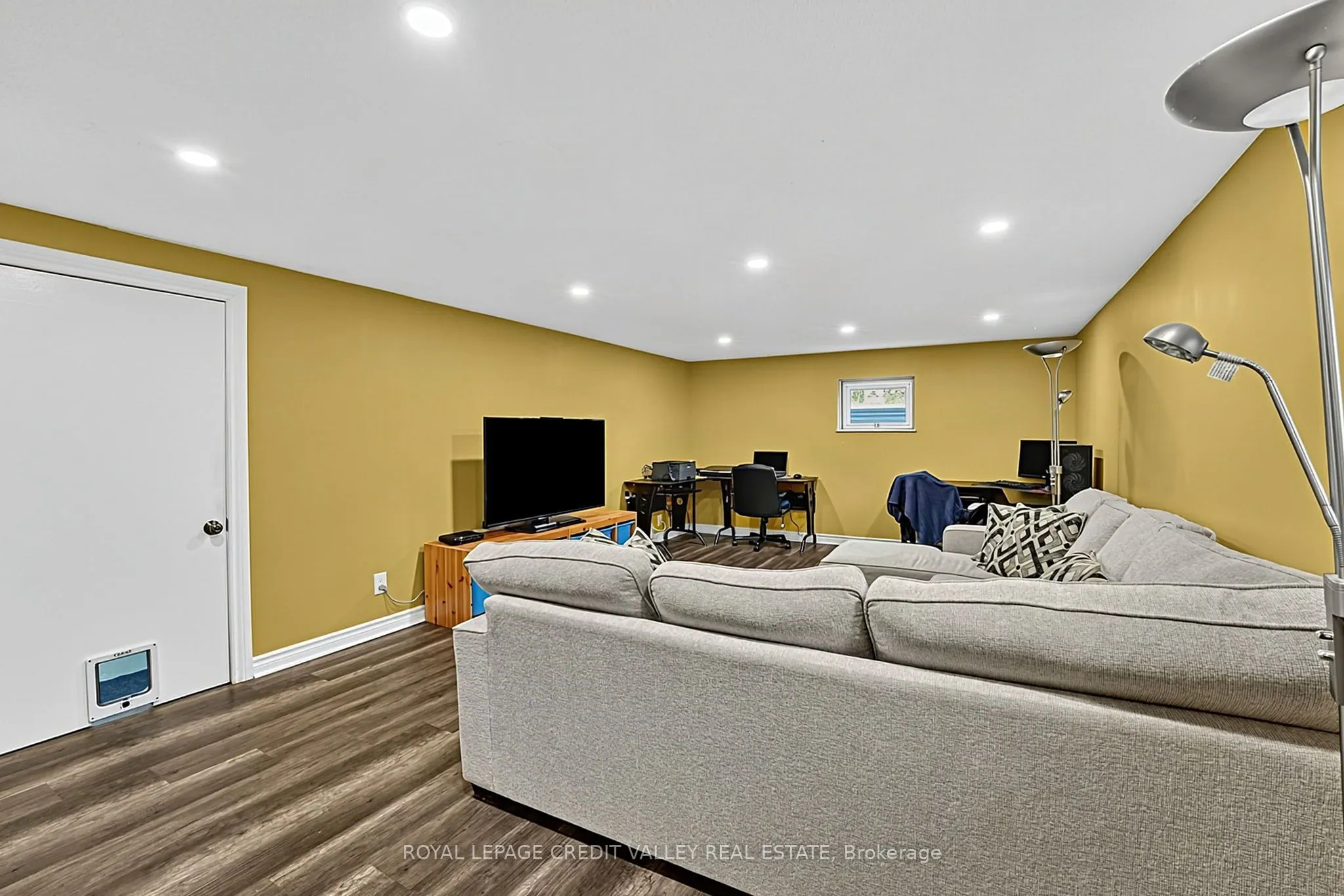 16 Lockton Crescent