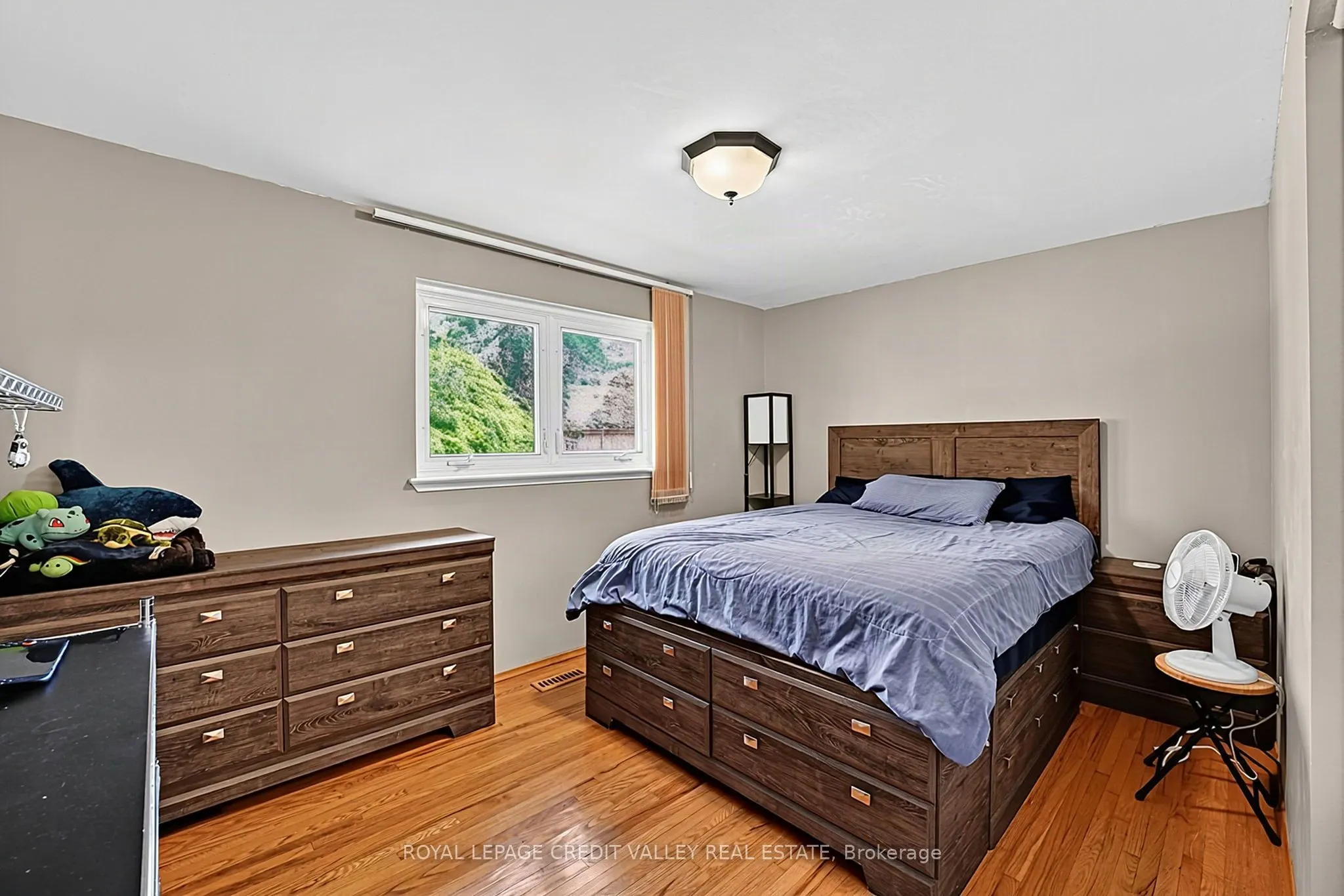16 Lockton Crescent