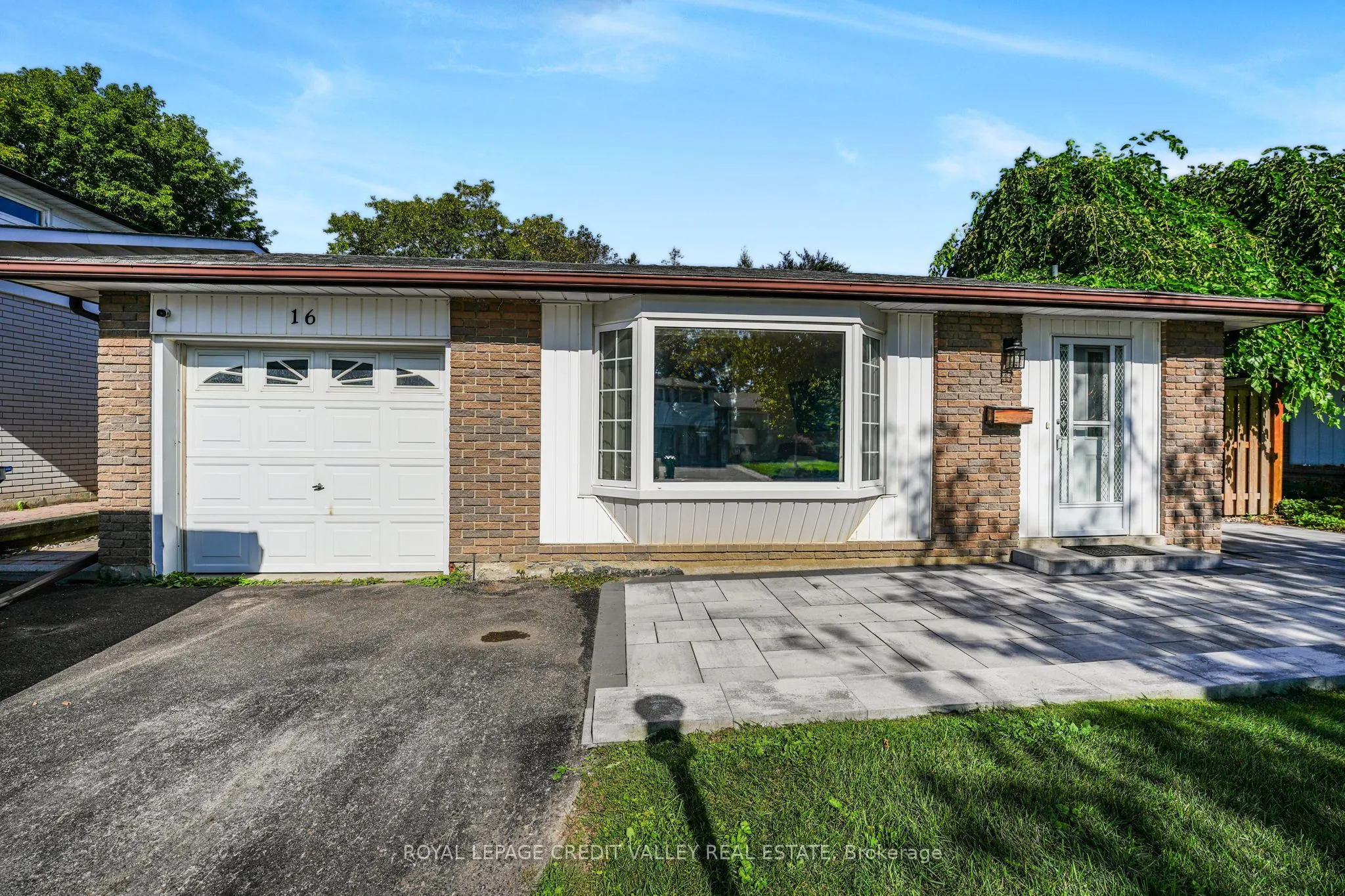 16 Lockton Crescent
