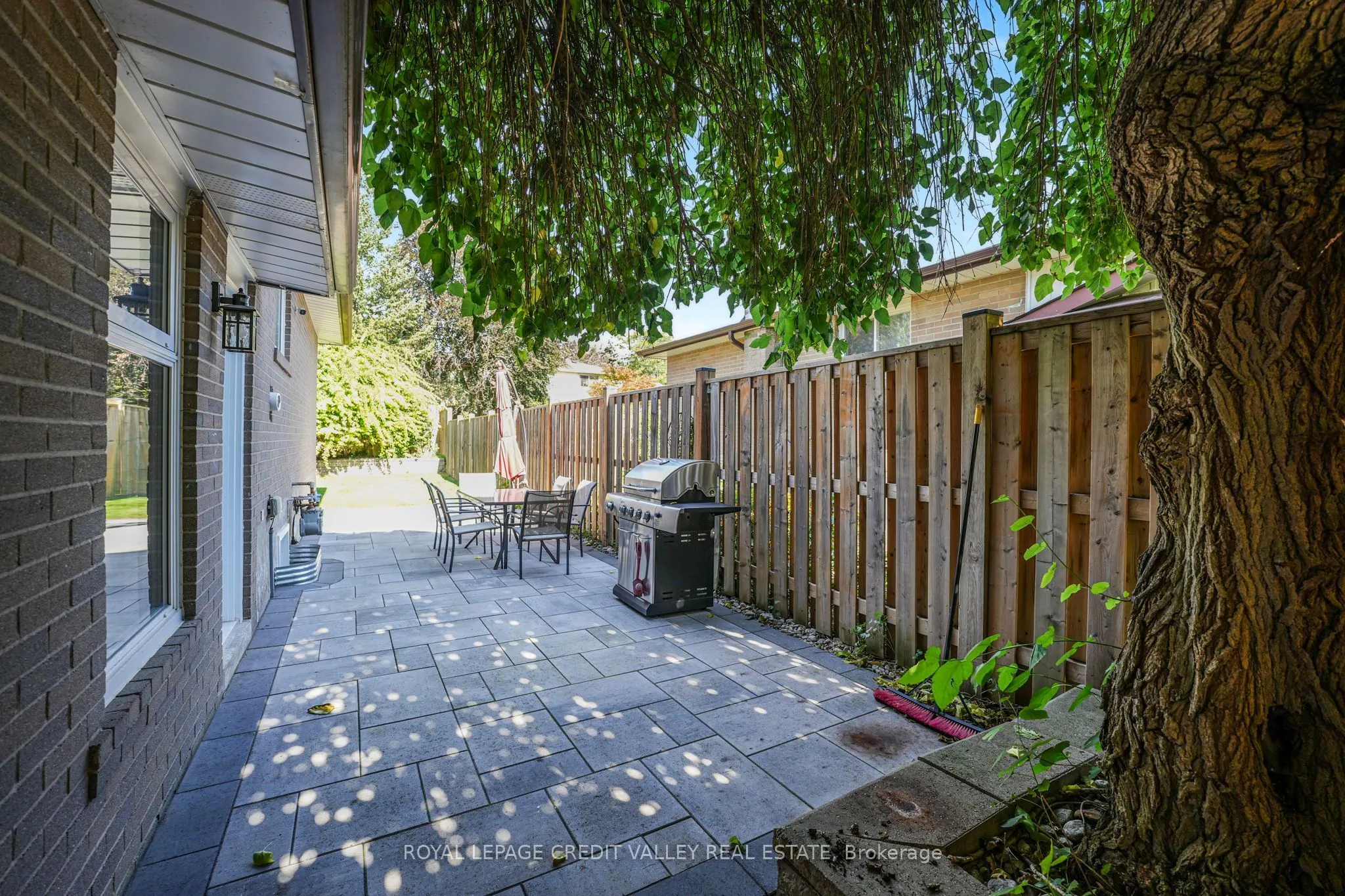 16 Lockton Crescent