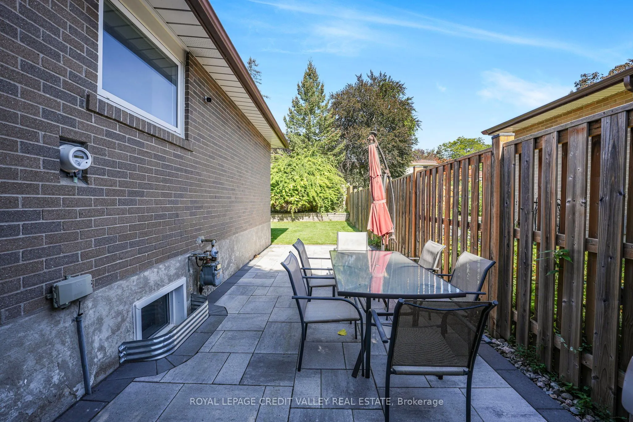 16 Lockton Crescent