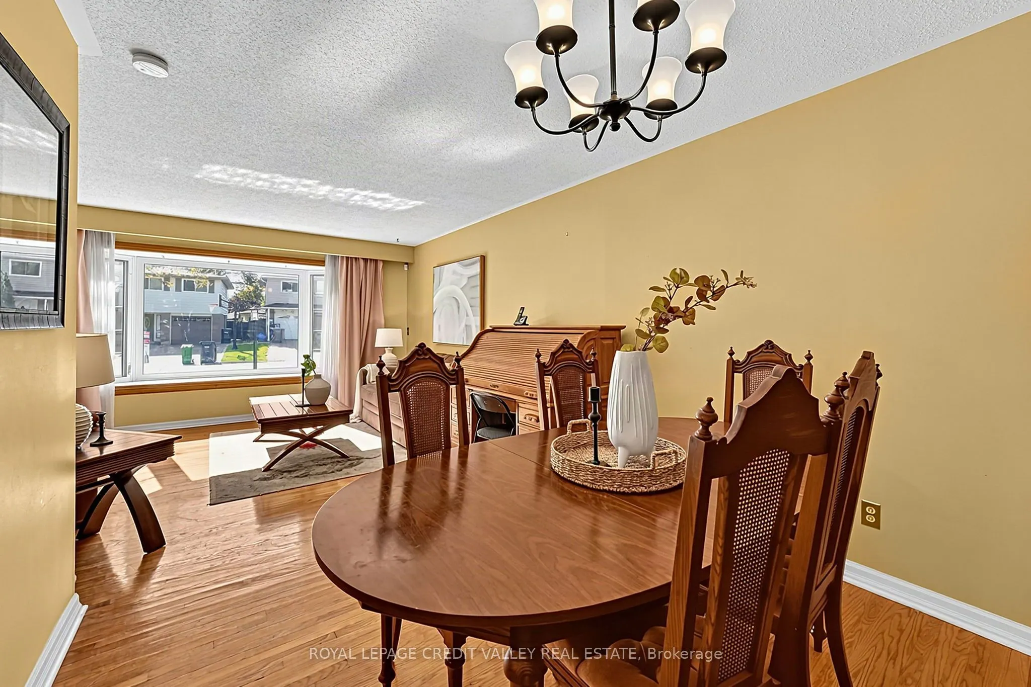 16 Lockton Crescent
