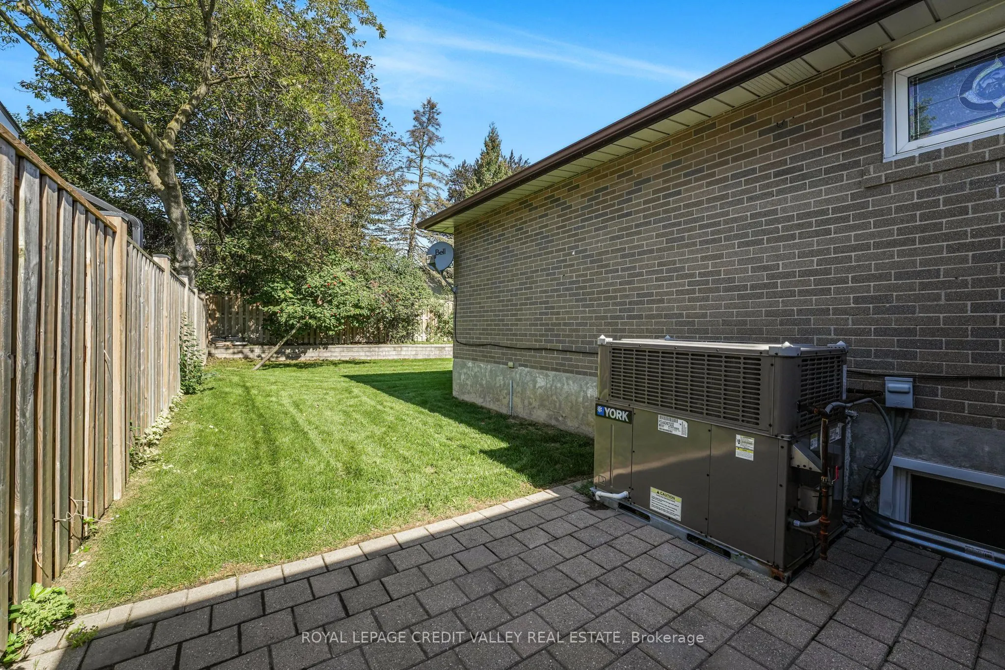 16 Lockton Crescent