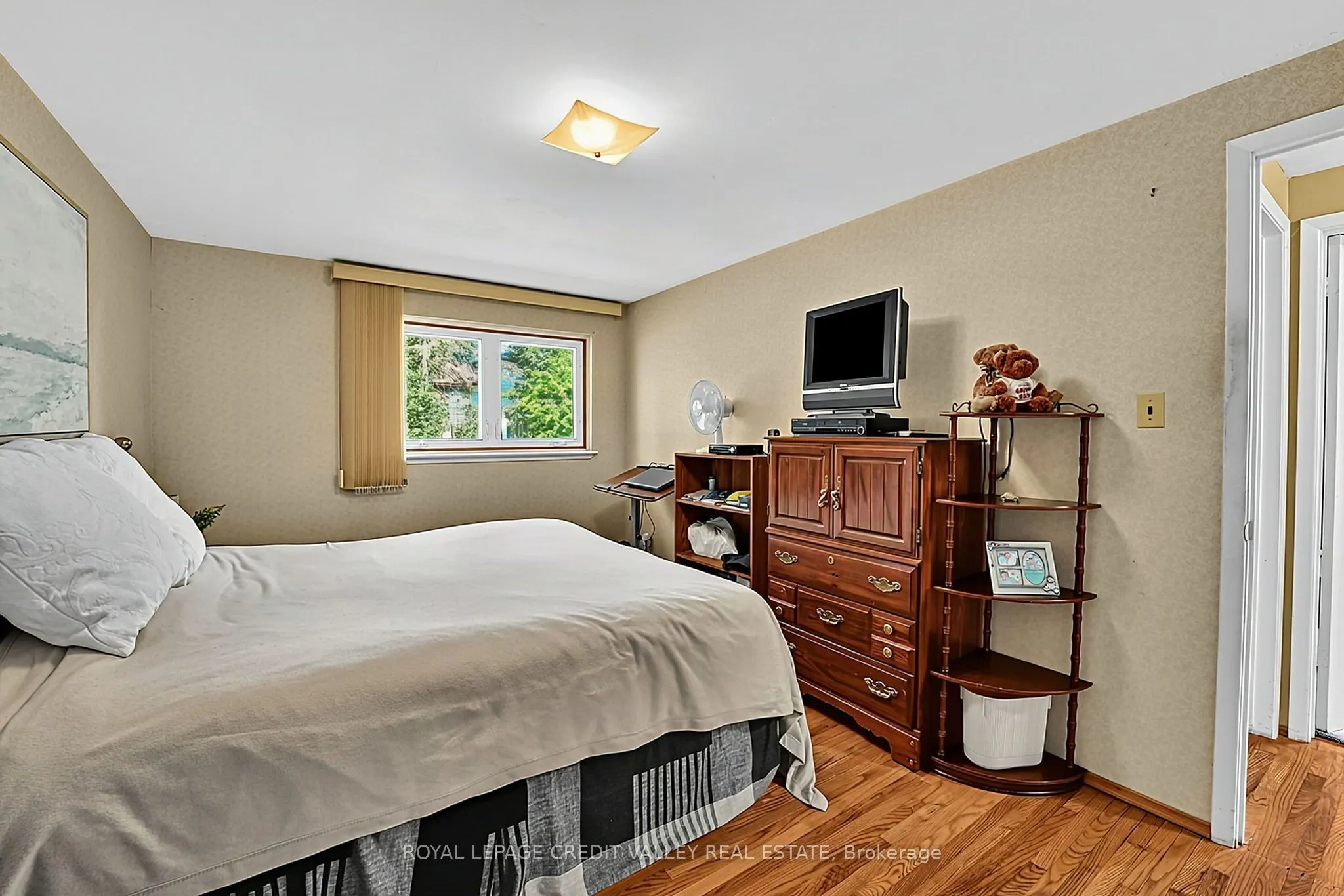 16 Lockton Crescent