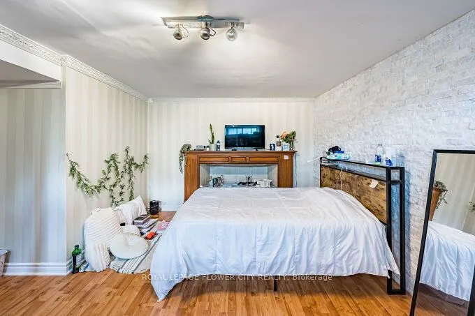 3 Clayhall Crescent