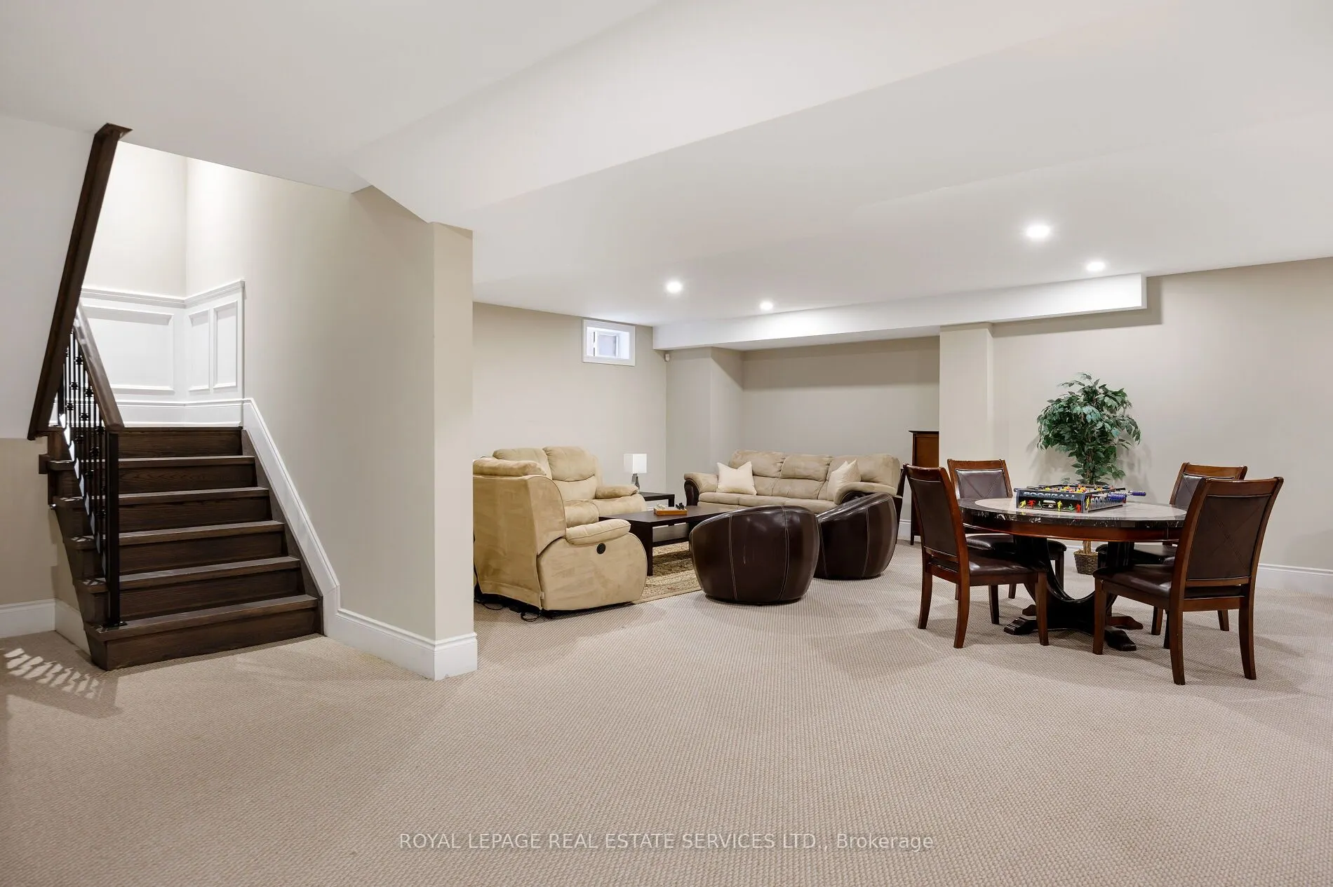 125 Paliser Court