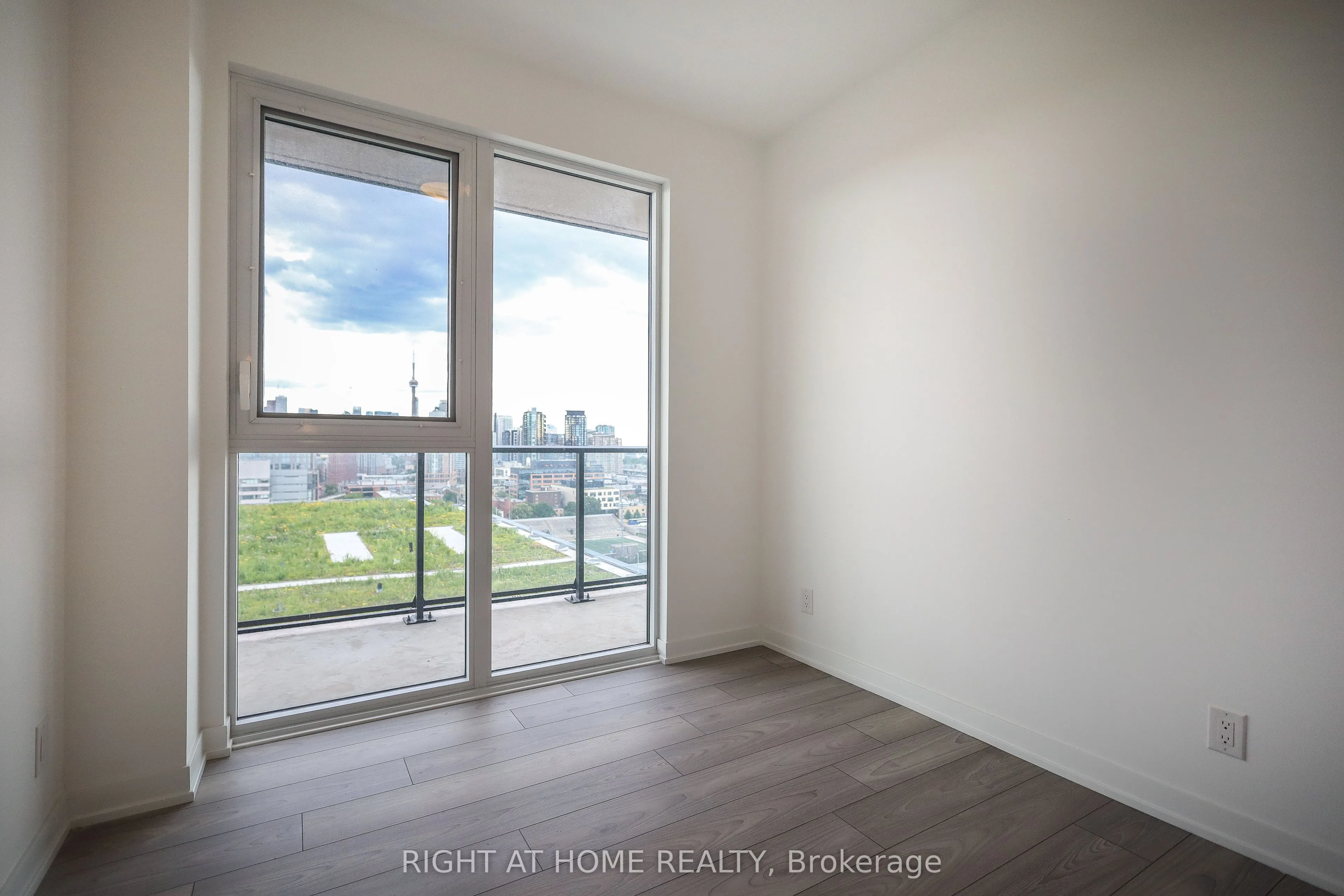 285 Dufferin Street #1602