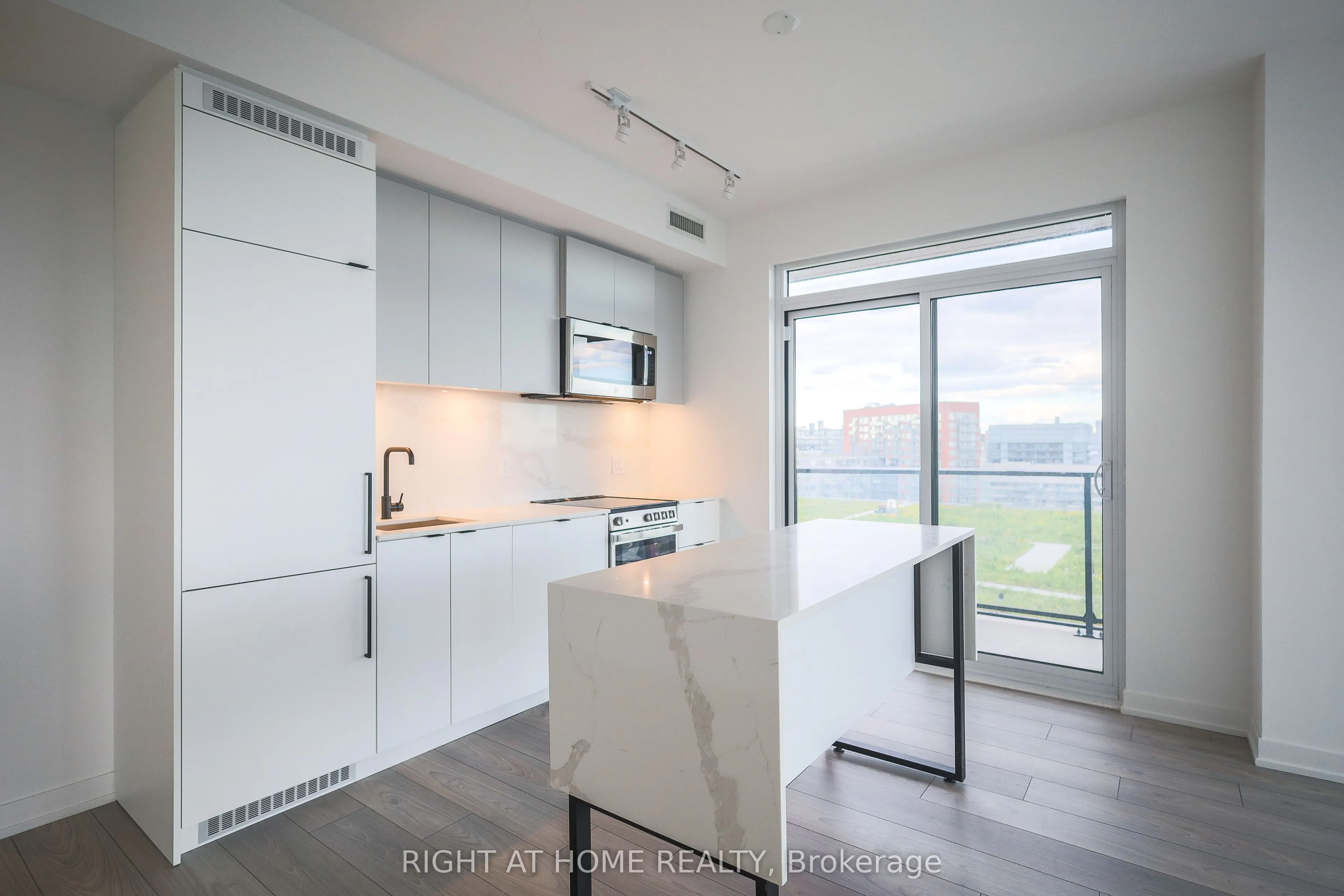 285 Dufferin Street #1602