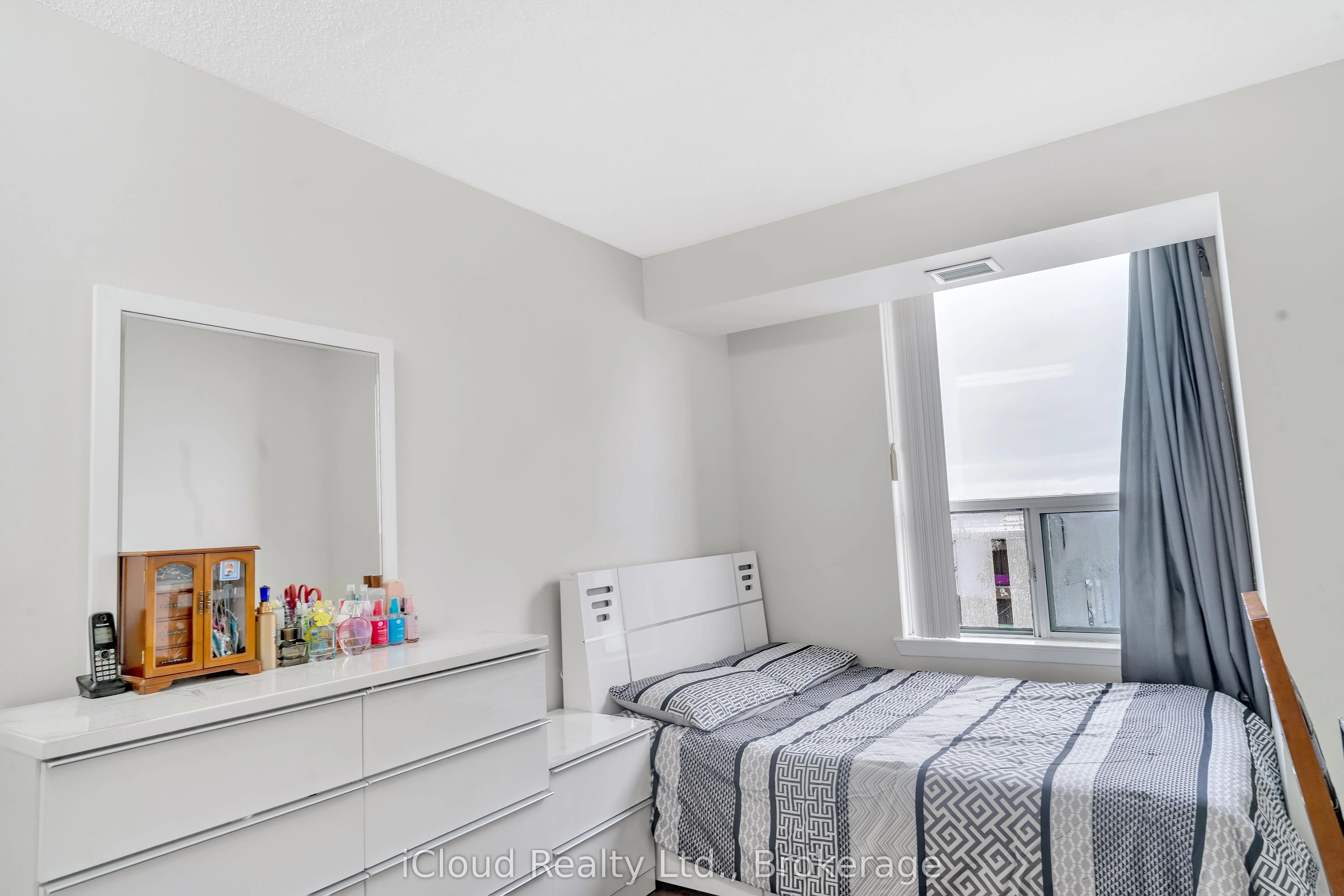 135 Hillcrest Avenue #903
