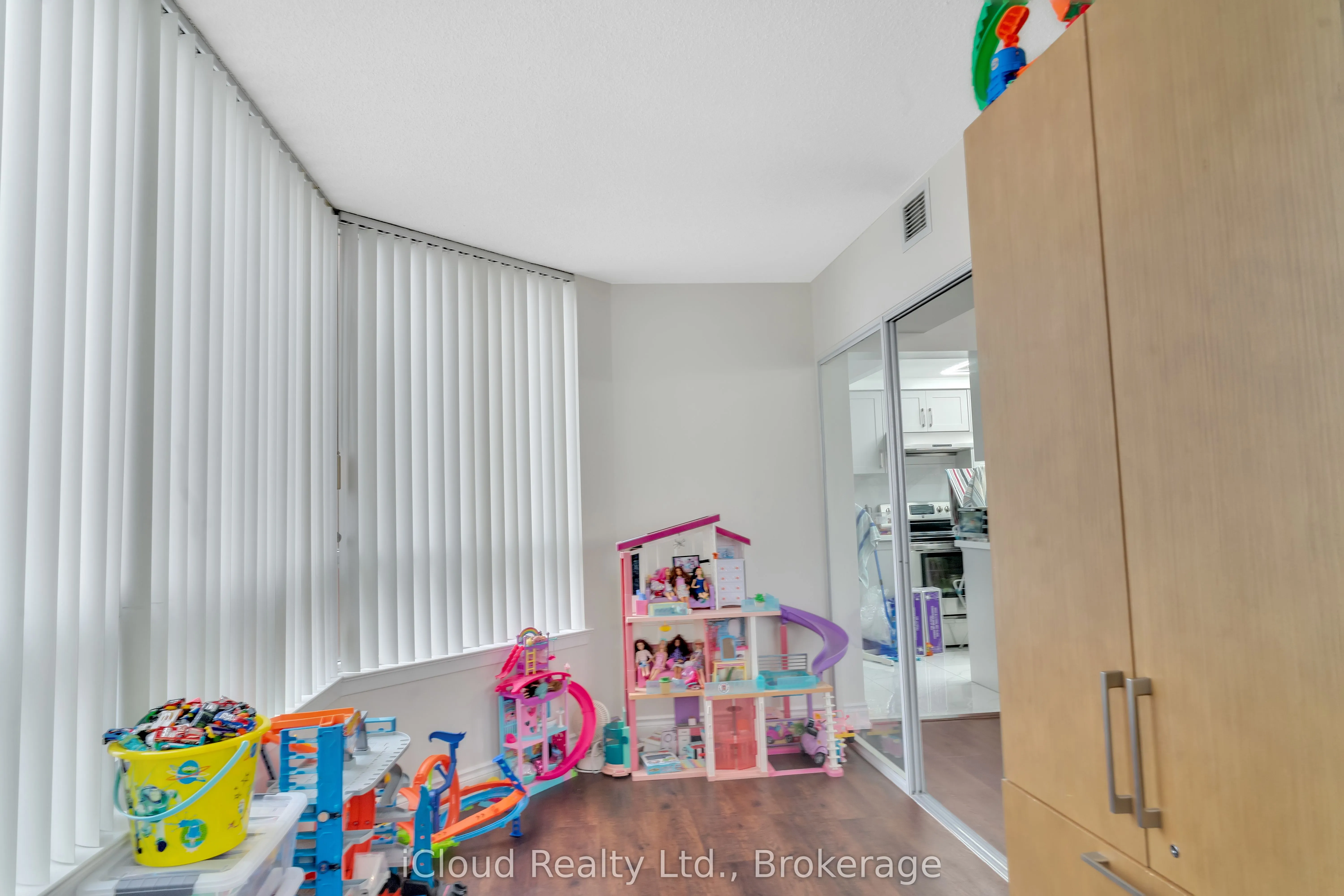 135 Hillcrest Avenue #903