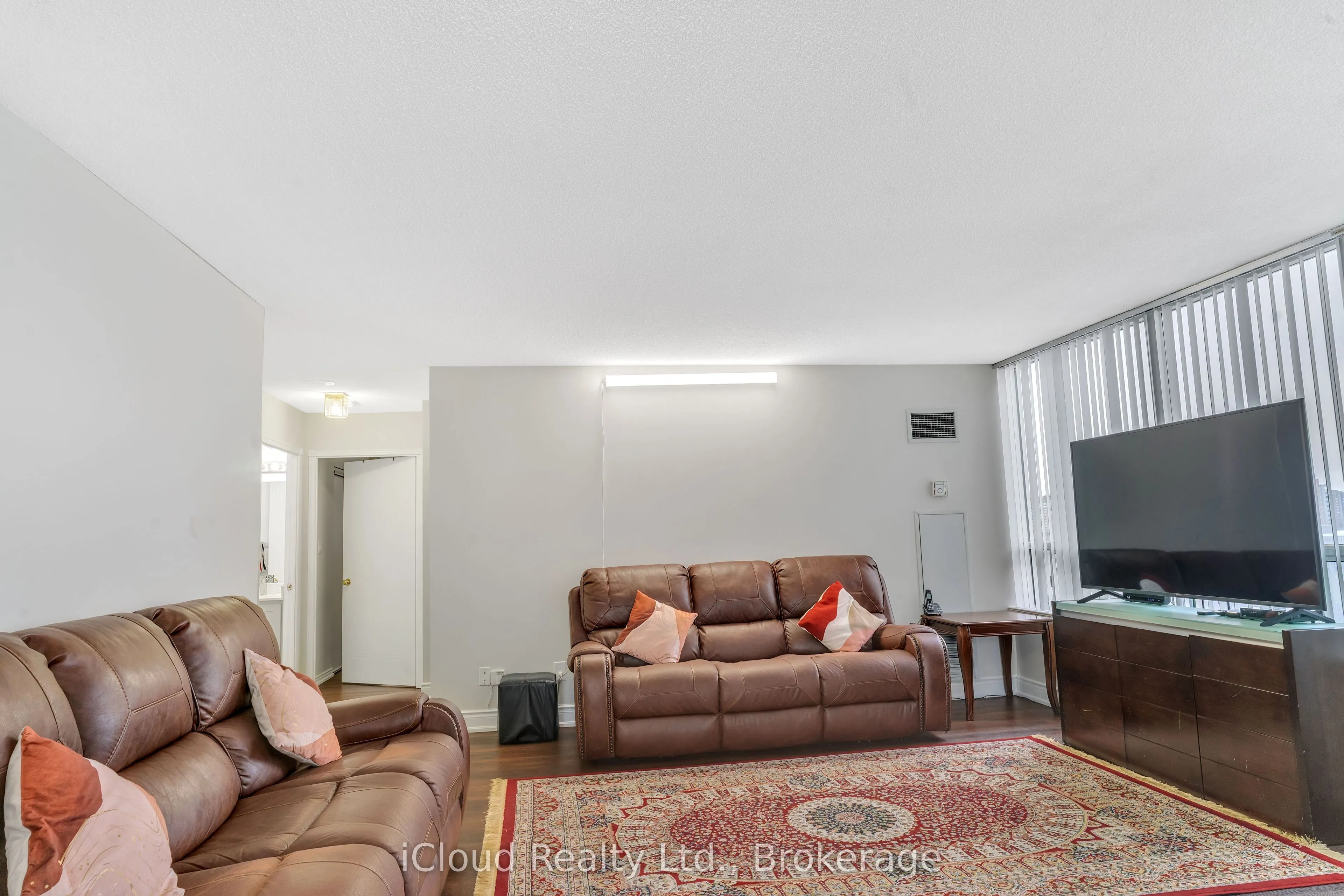 135 Hillcrest Avenue #903