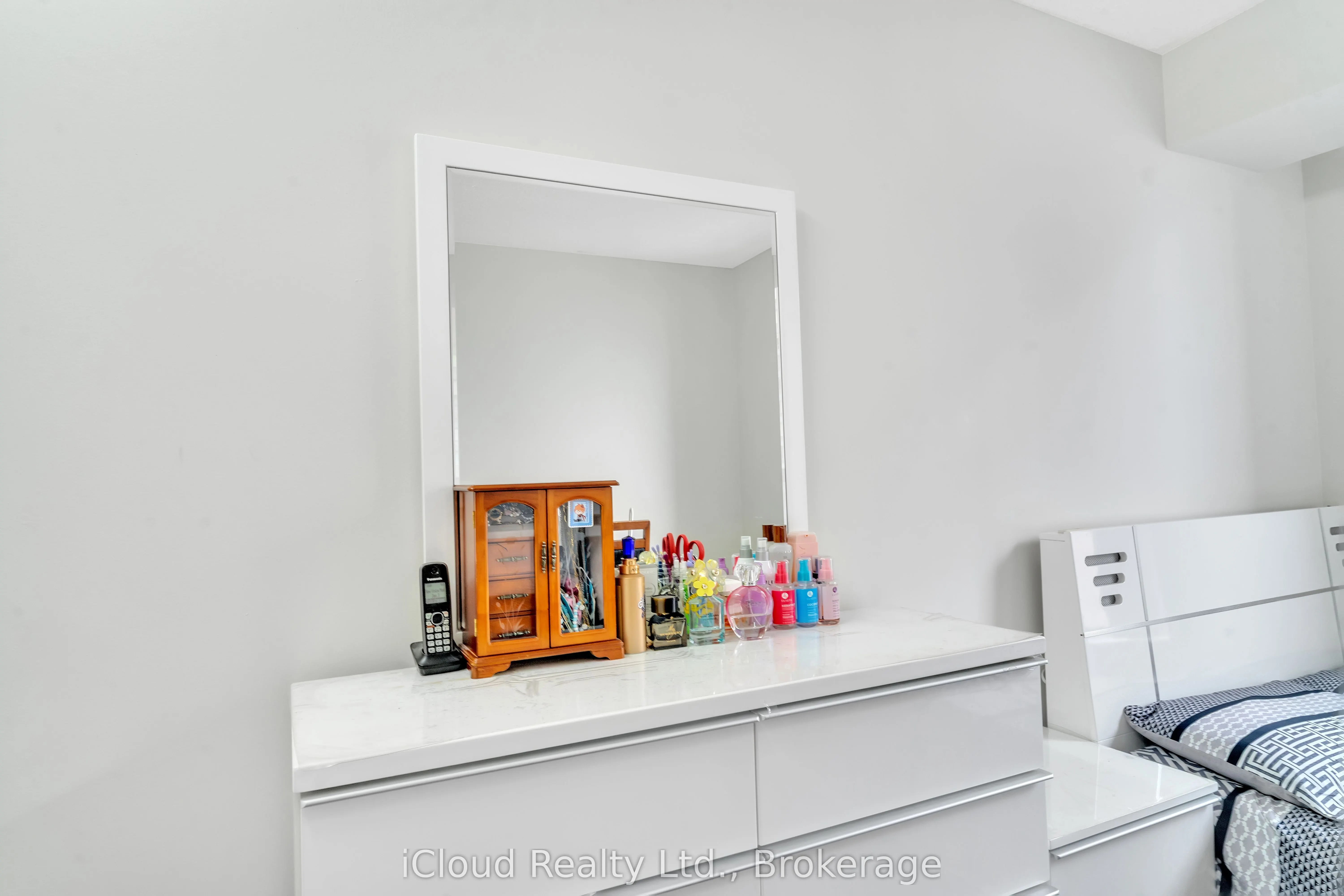 135 Hillcrest Avenue #903