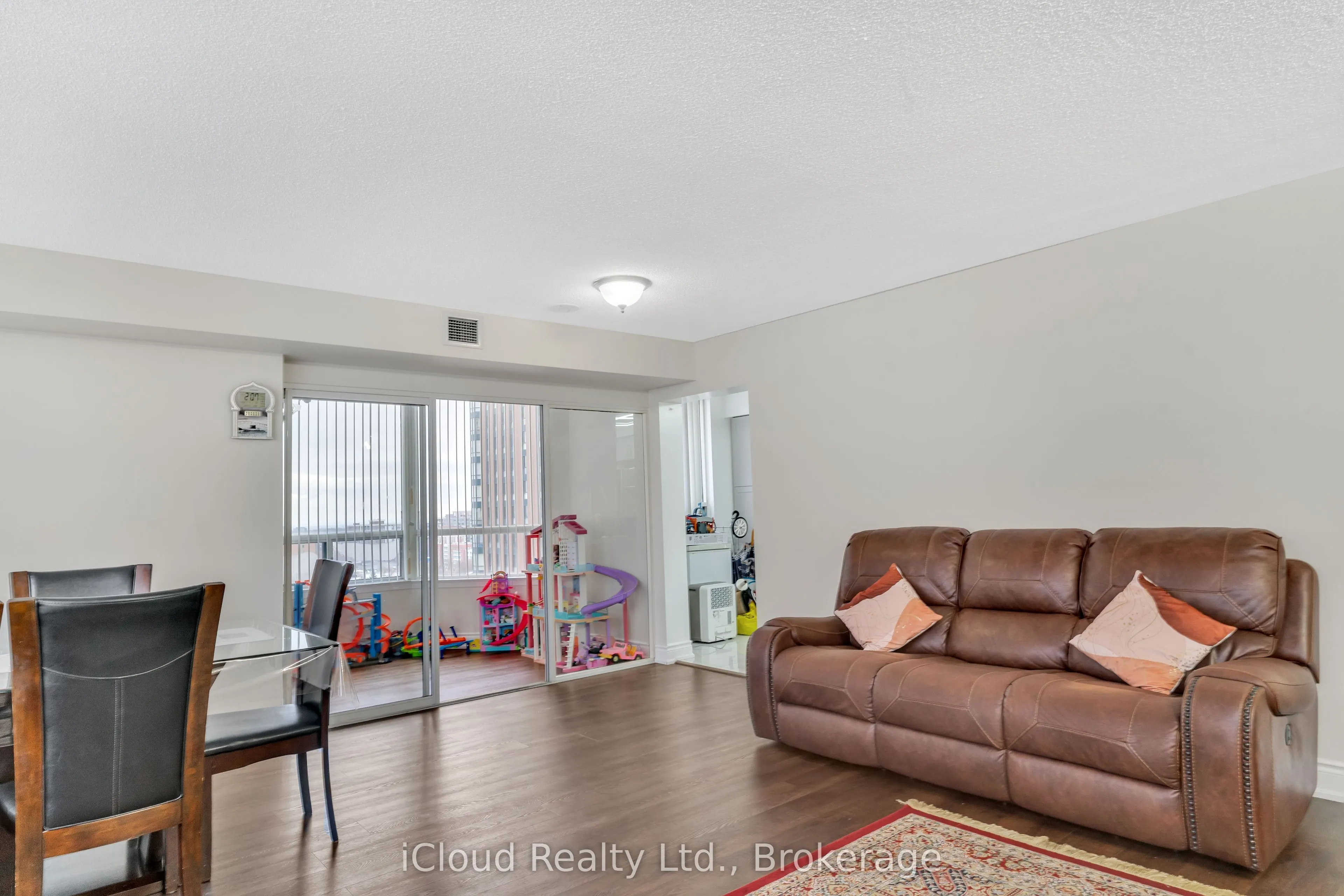 135 Hillcrest Avenue #903