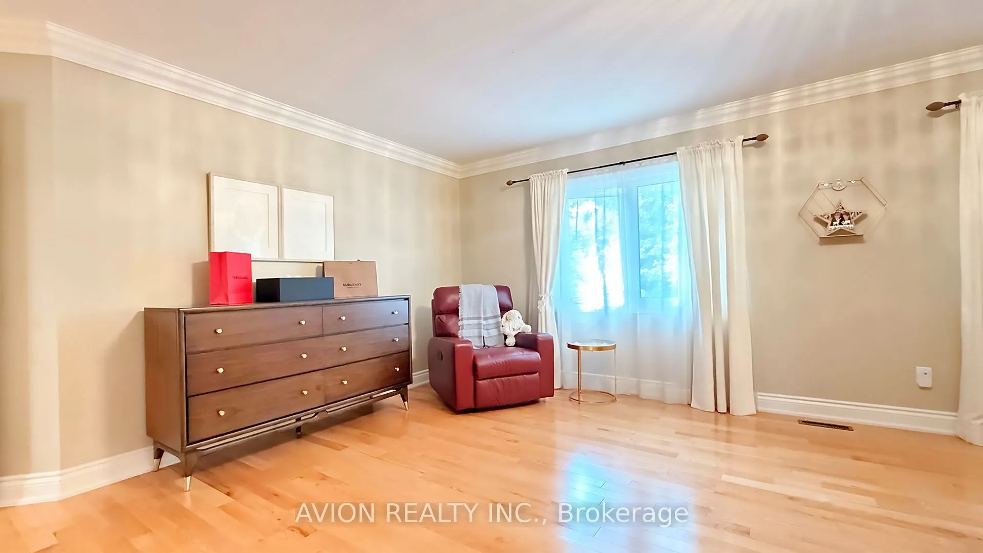 2068 Nipigon Drive