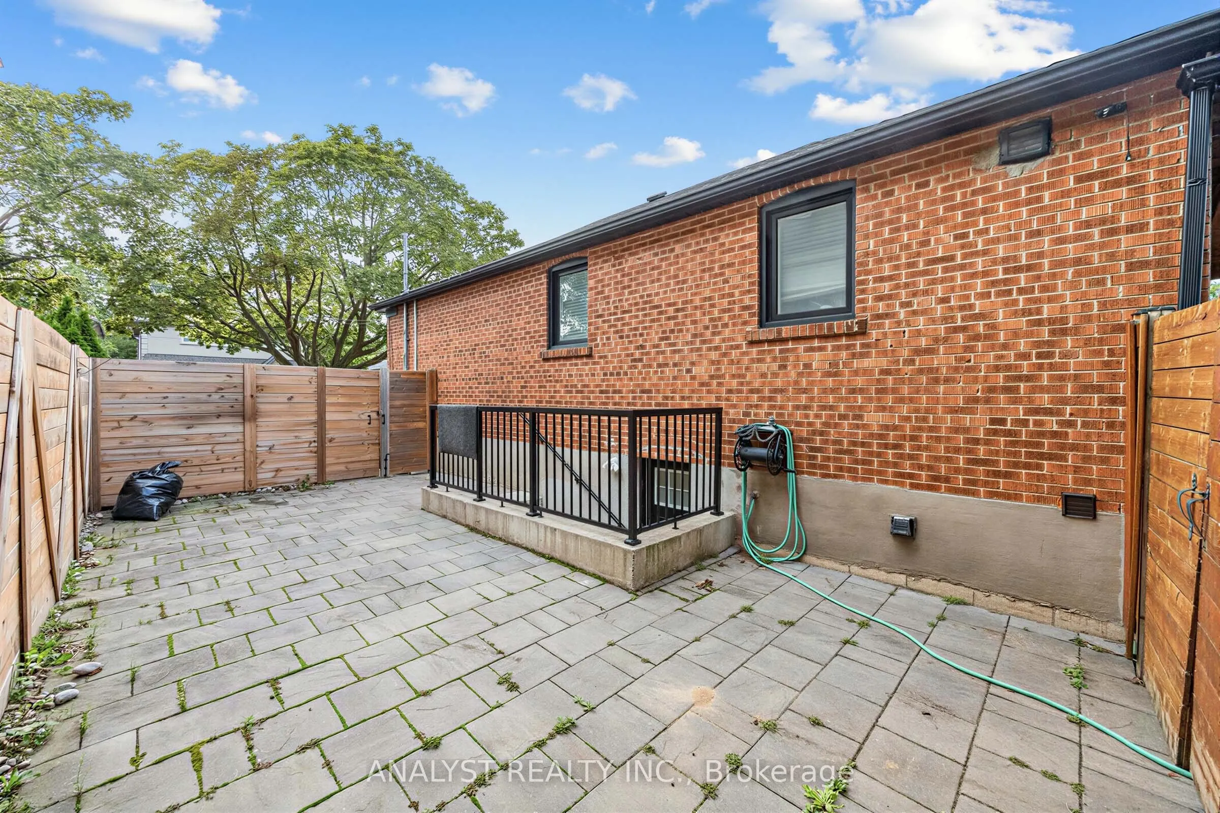 39 Chartwell Road #Lower Level