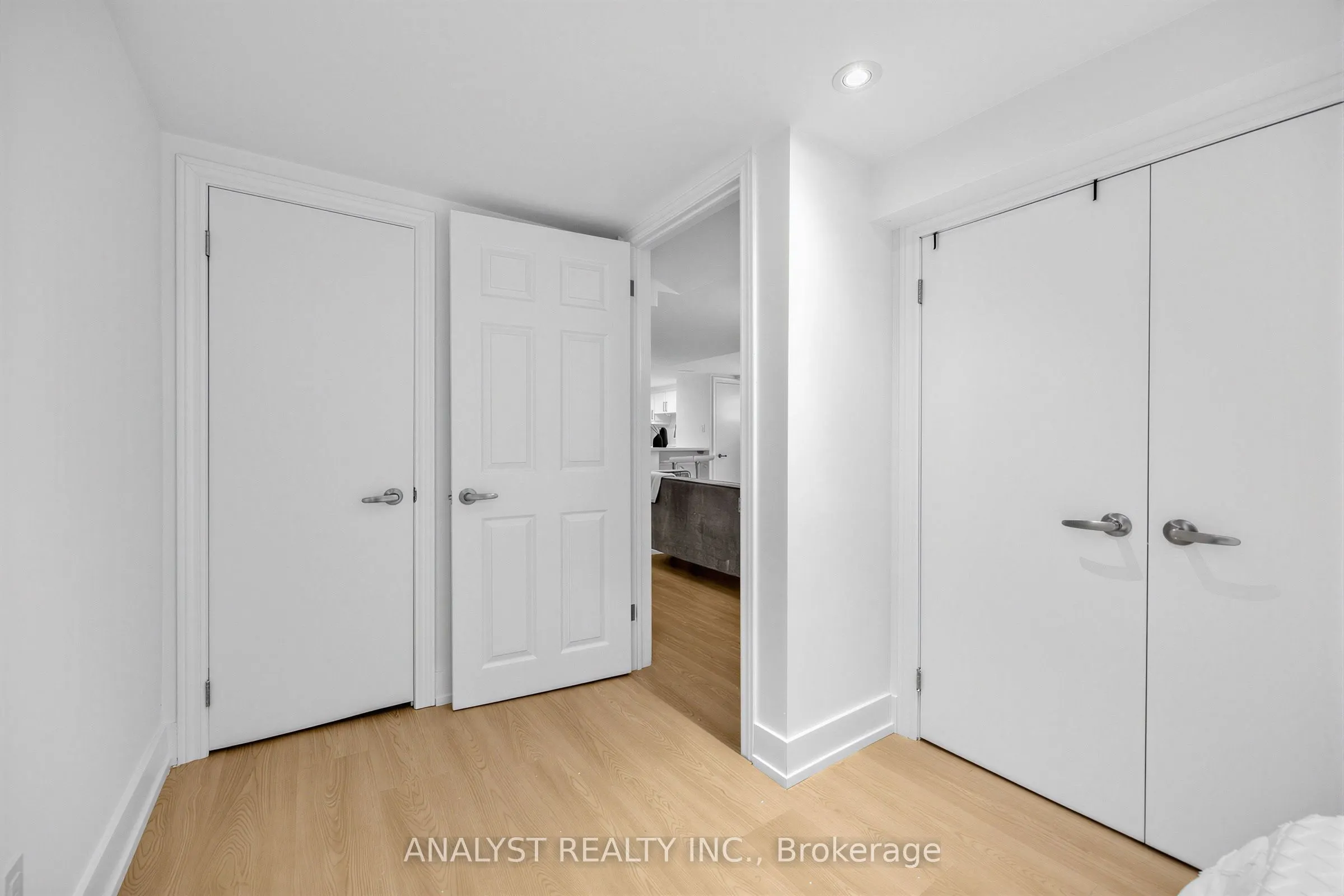 39 Chartwell Road #Lower Level