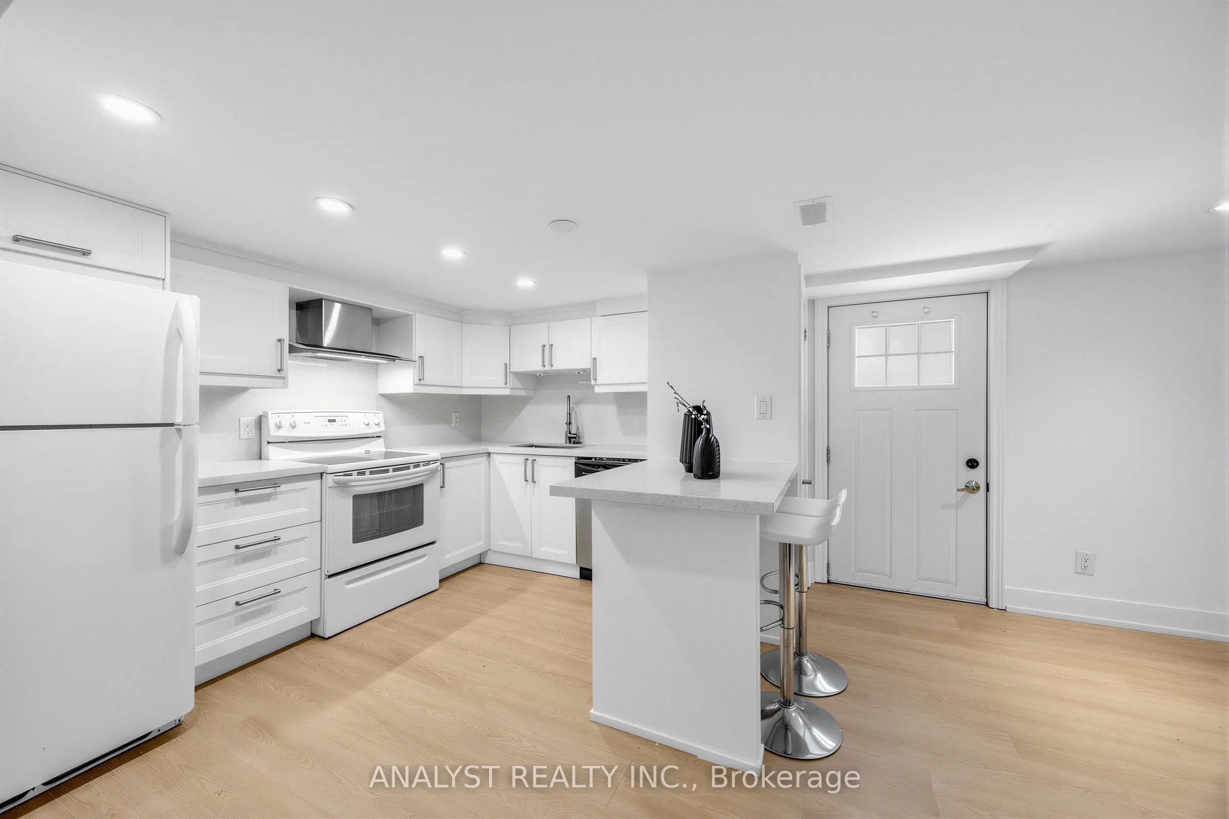 39 Chartwell Road #Lower Level