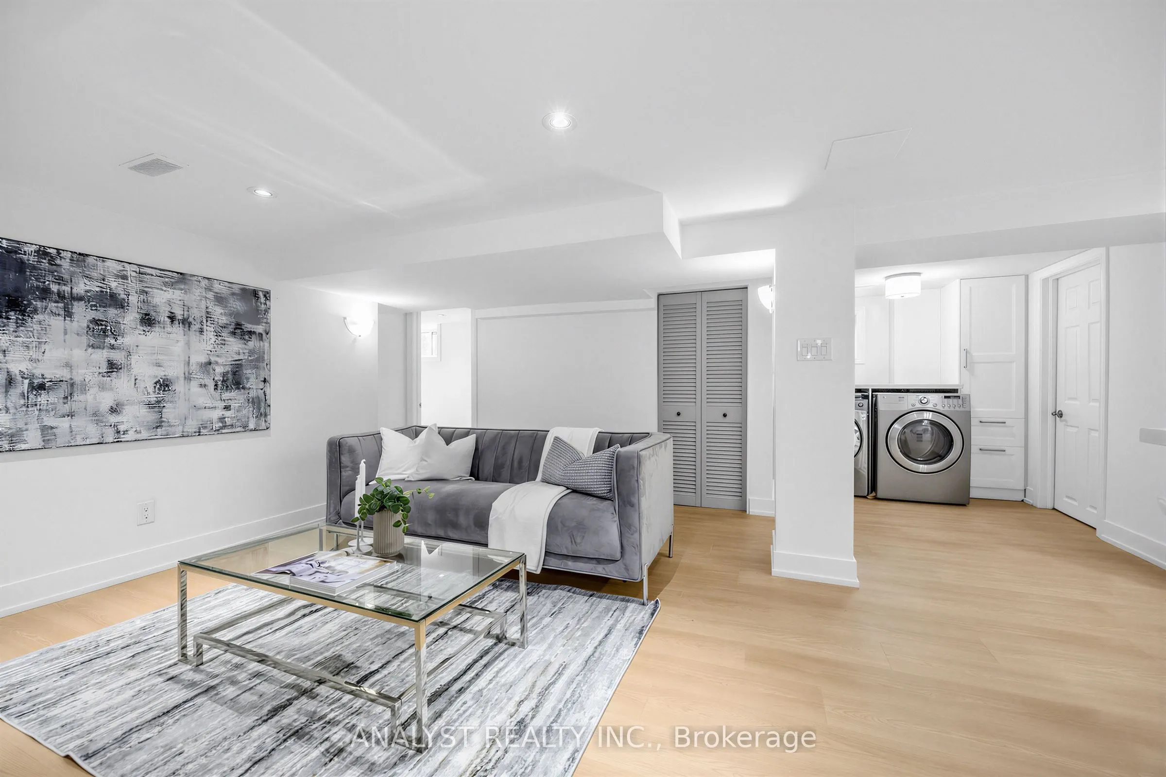 39 Chartwell Road #Lower Level
