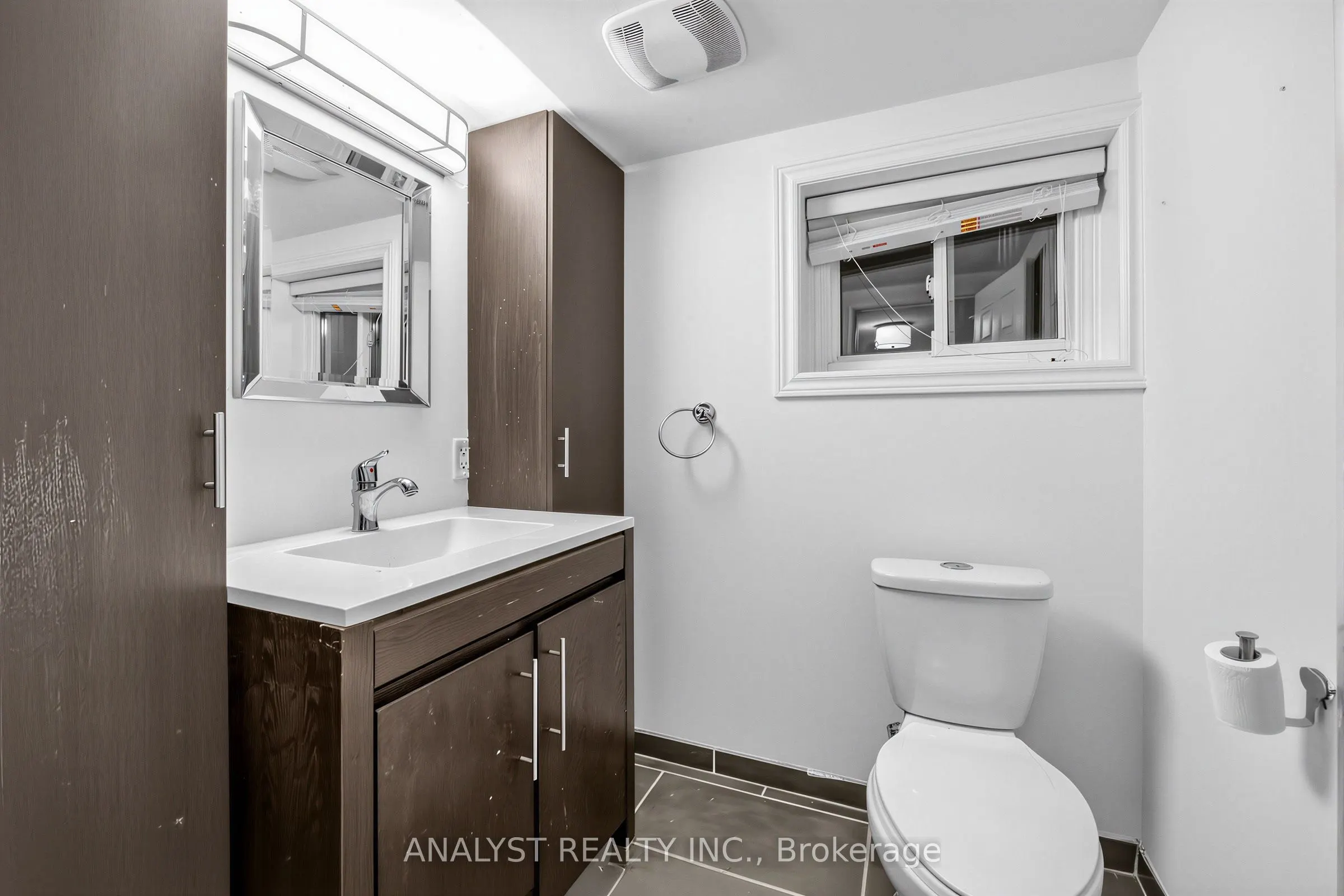 39 Chartwell Road #Lower Level