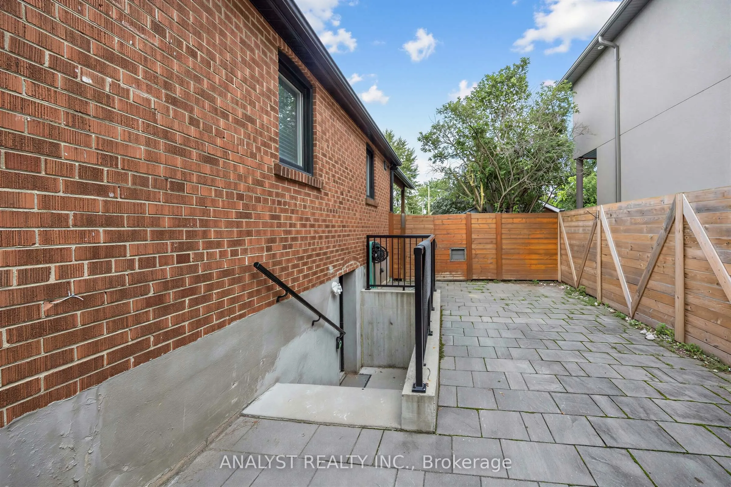 39 Chartwell Road #Lower Level