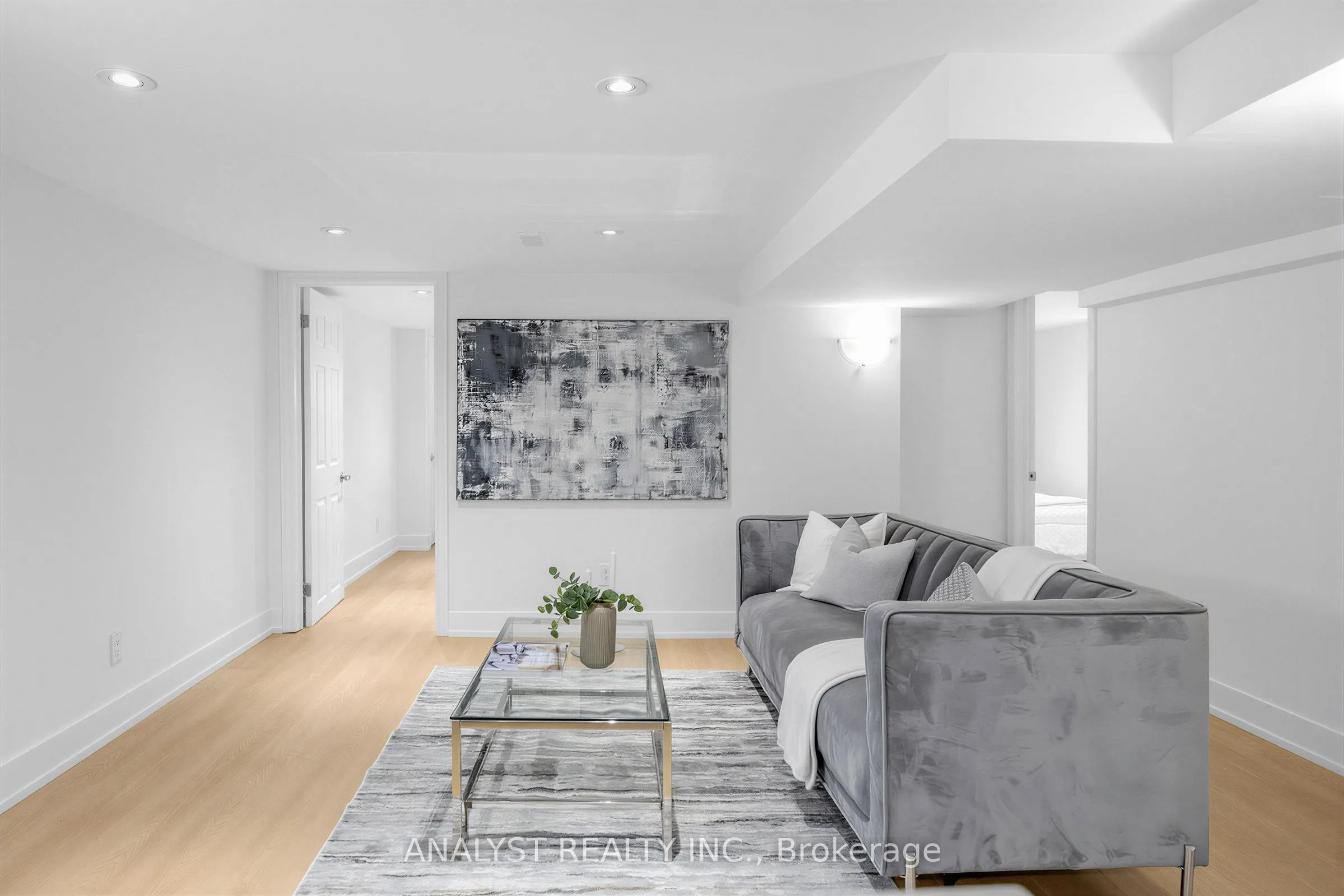39 Chartwell Road #Lower Level
