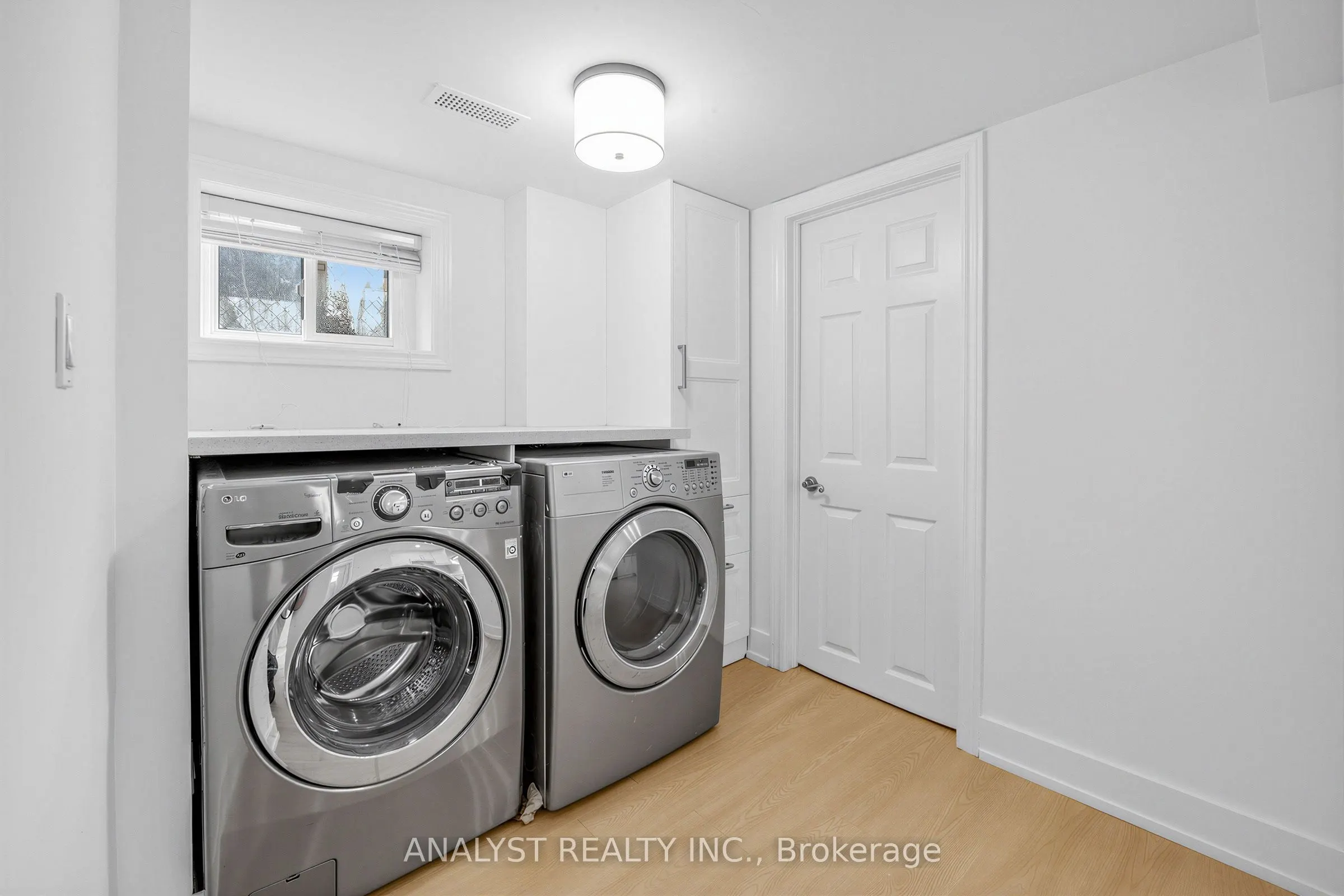 39 Chartwell Road #Lower Level