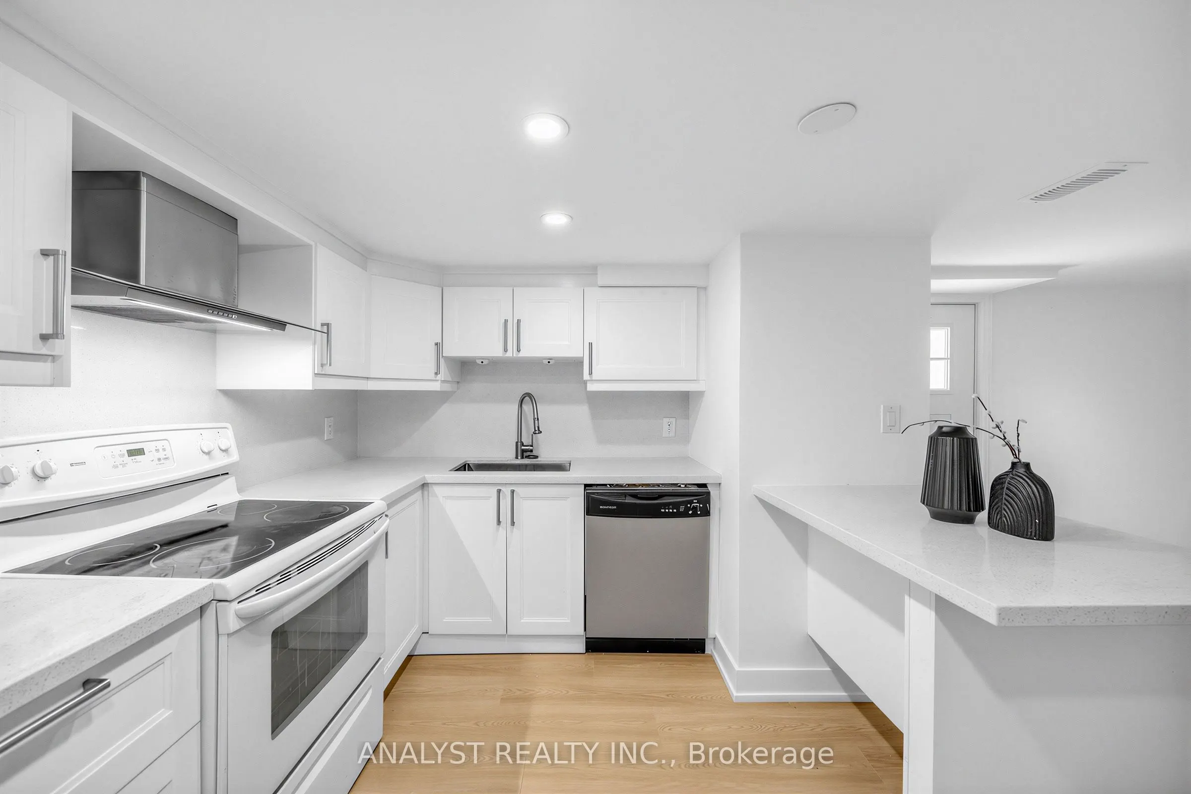 39 Chartwell Road #Lower Level