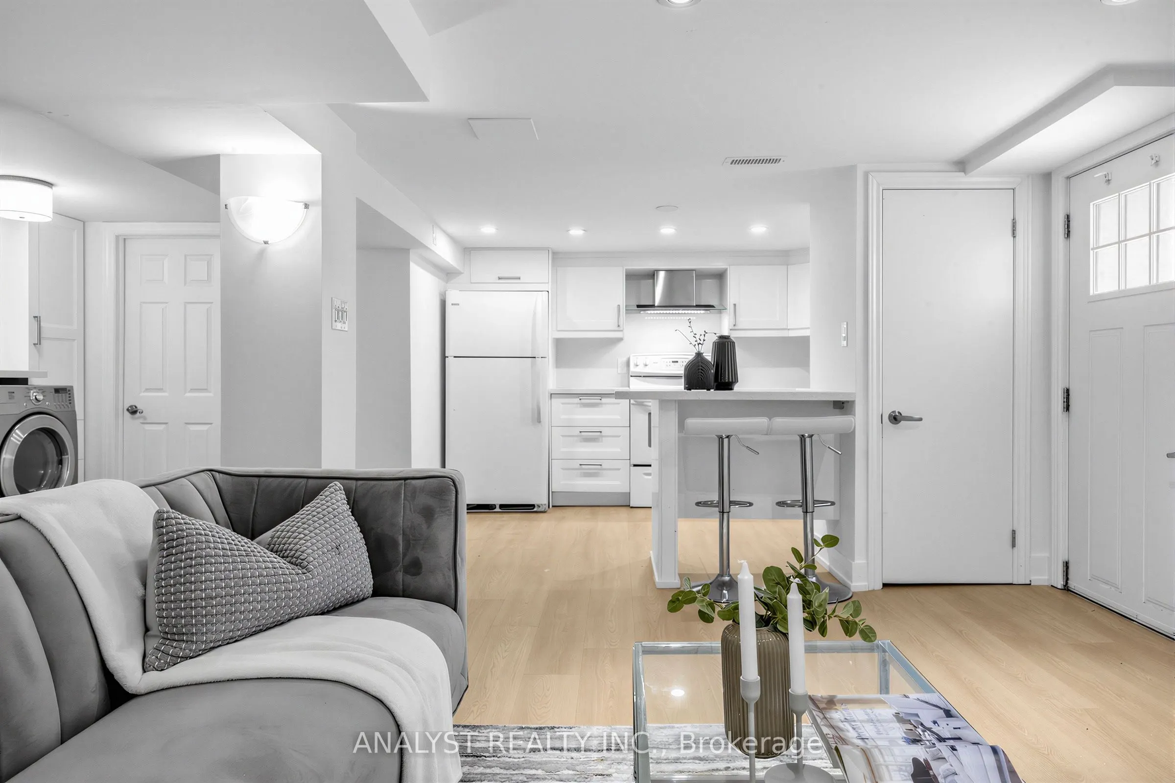 39 Chartwell Road #Lower Level