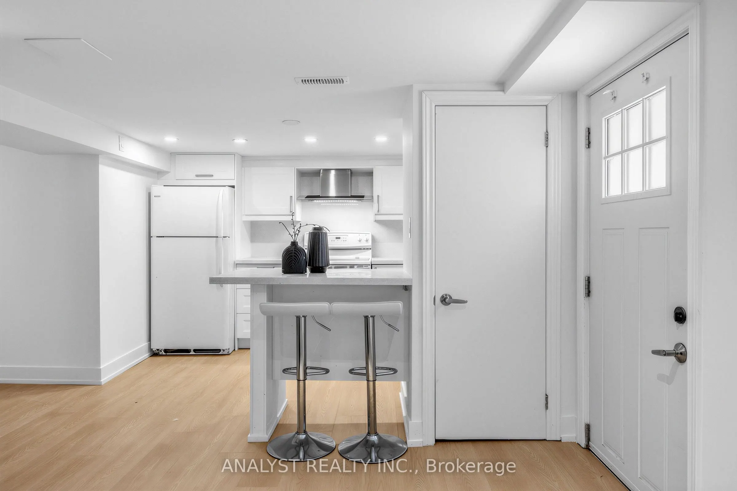 39 Chartwell Road #Lower Level