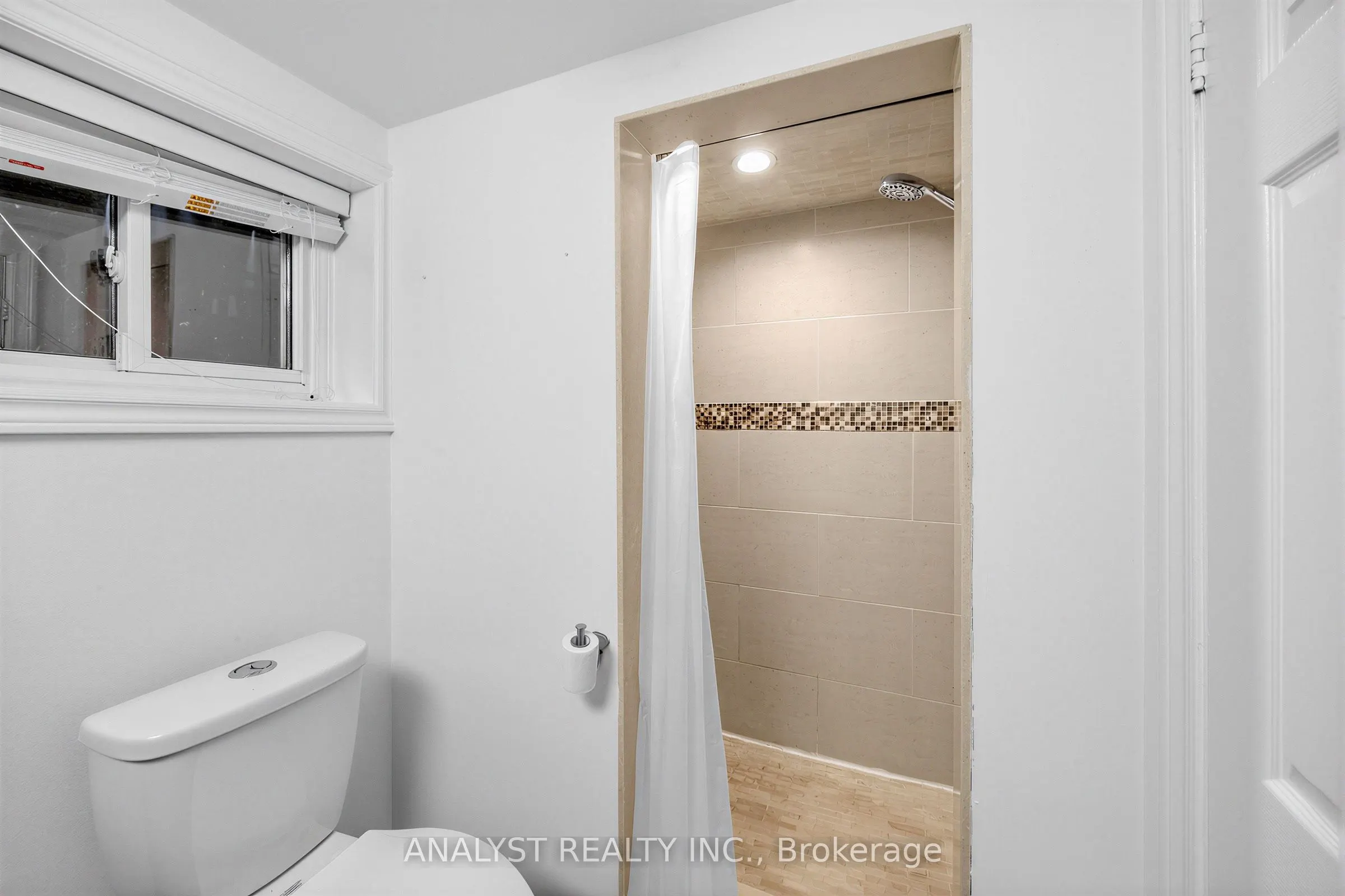 39 Chartwell Road #Lower Level