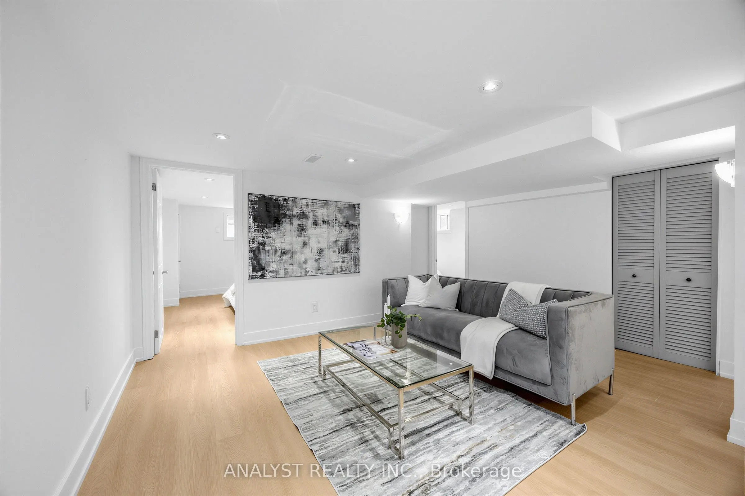 39 Chartwell Road #Lower Level