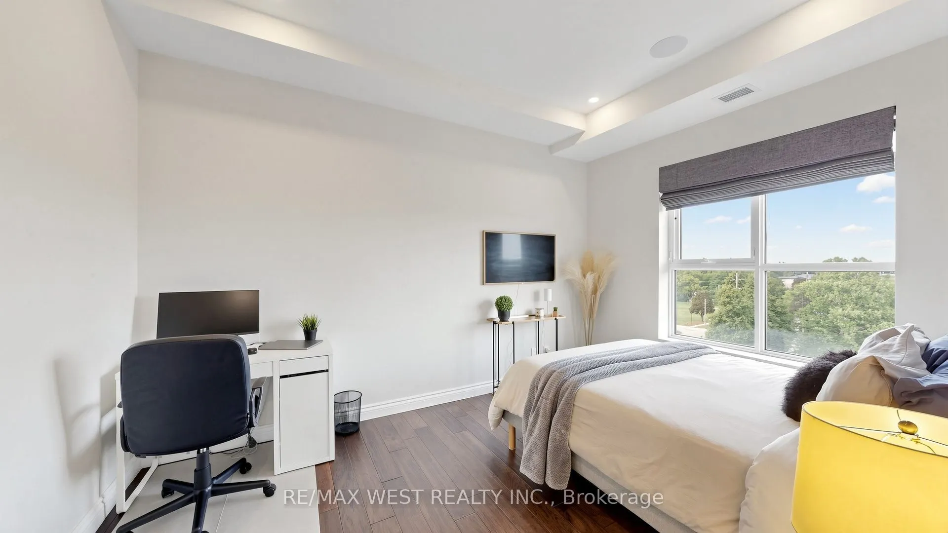 34 Plains Road E #605
