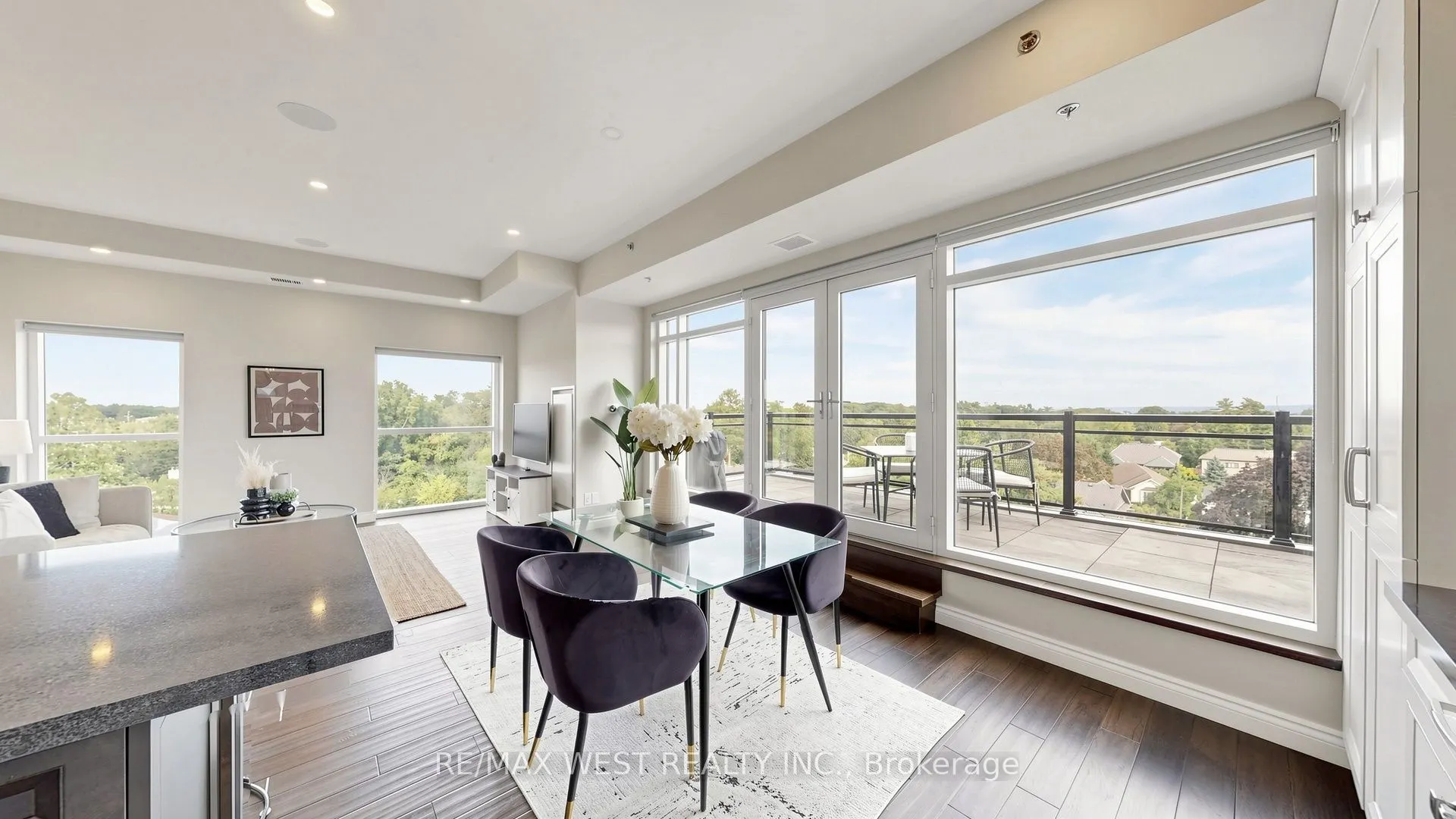 34 Plains Road E #605