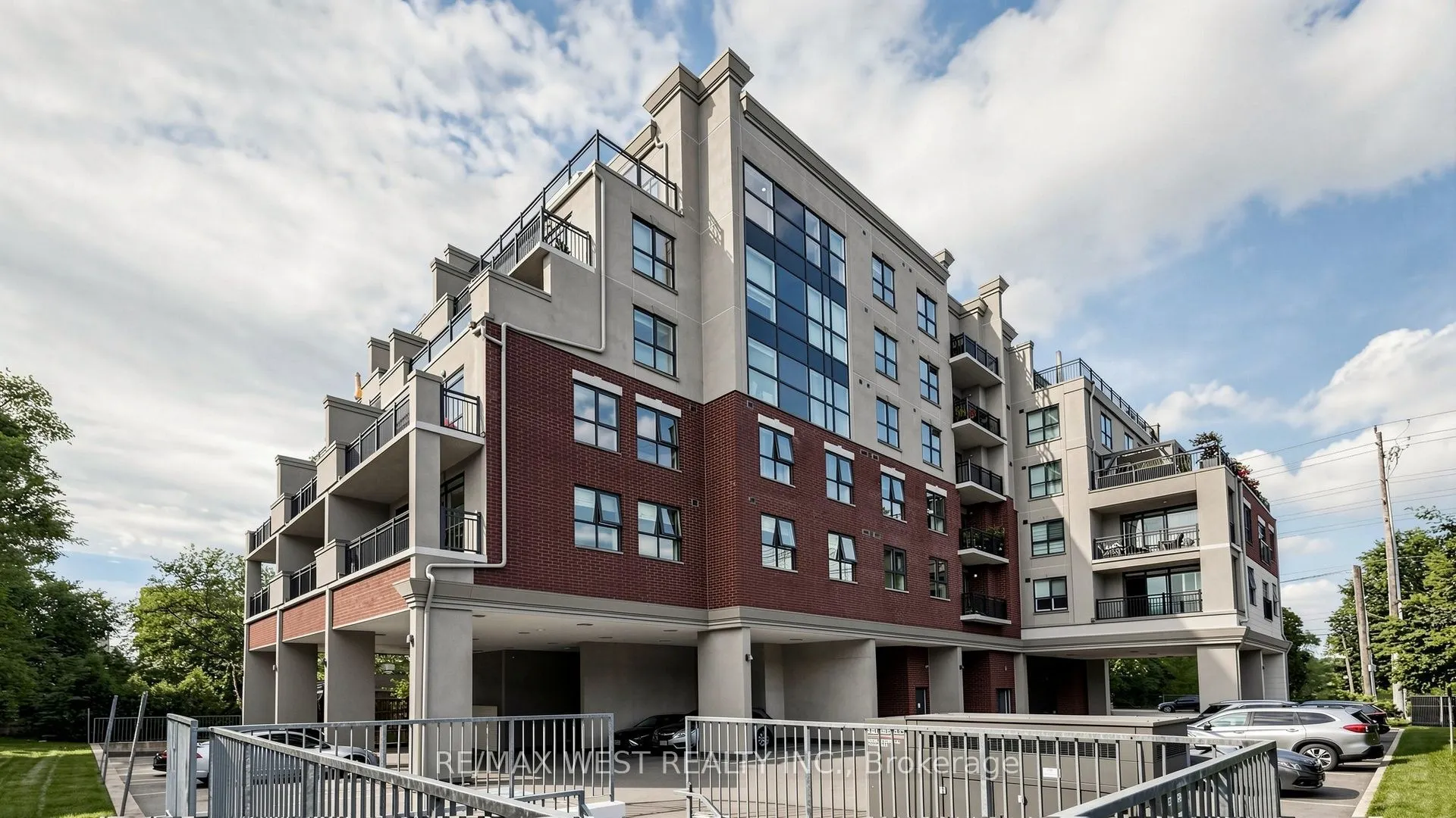 34 Plains Road E #605