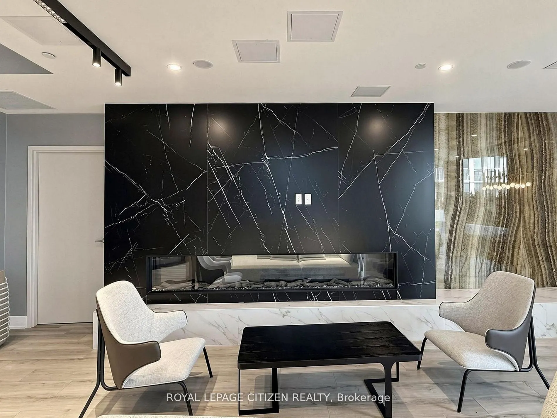 1005 Dundas Street E #142
