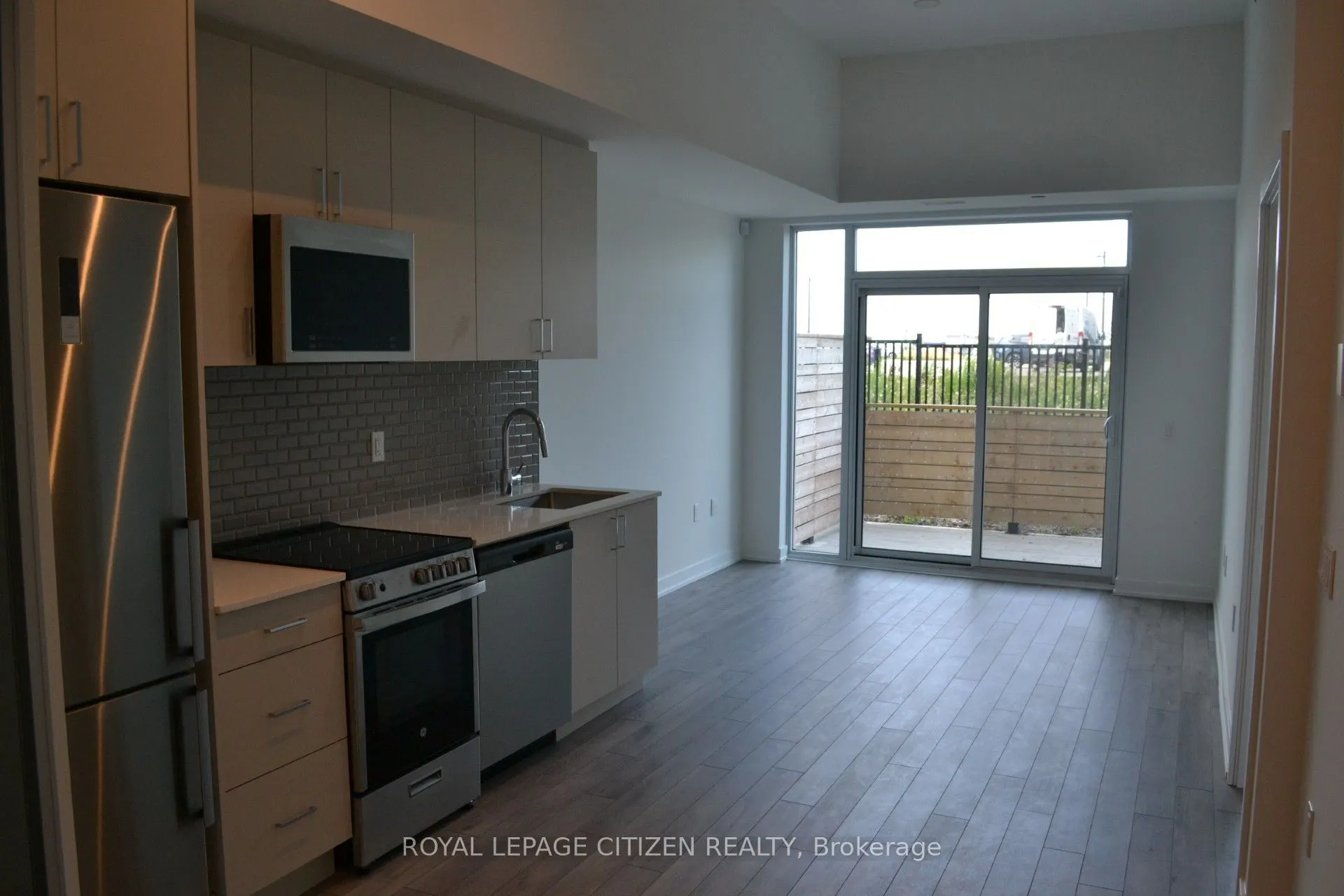 1005 Dundas Street E #142