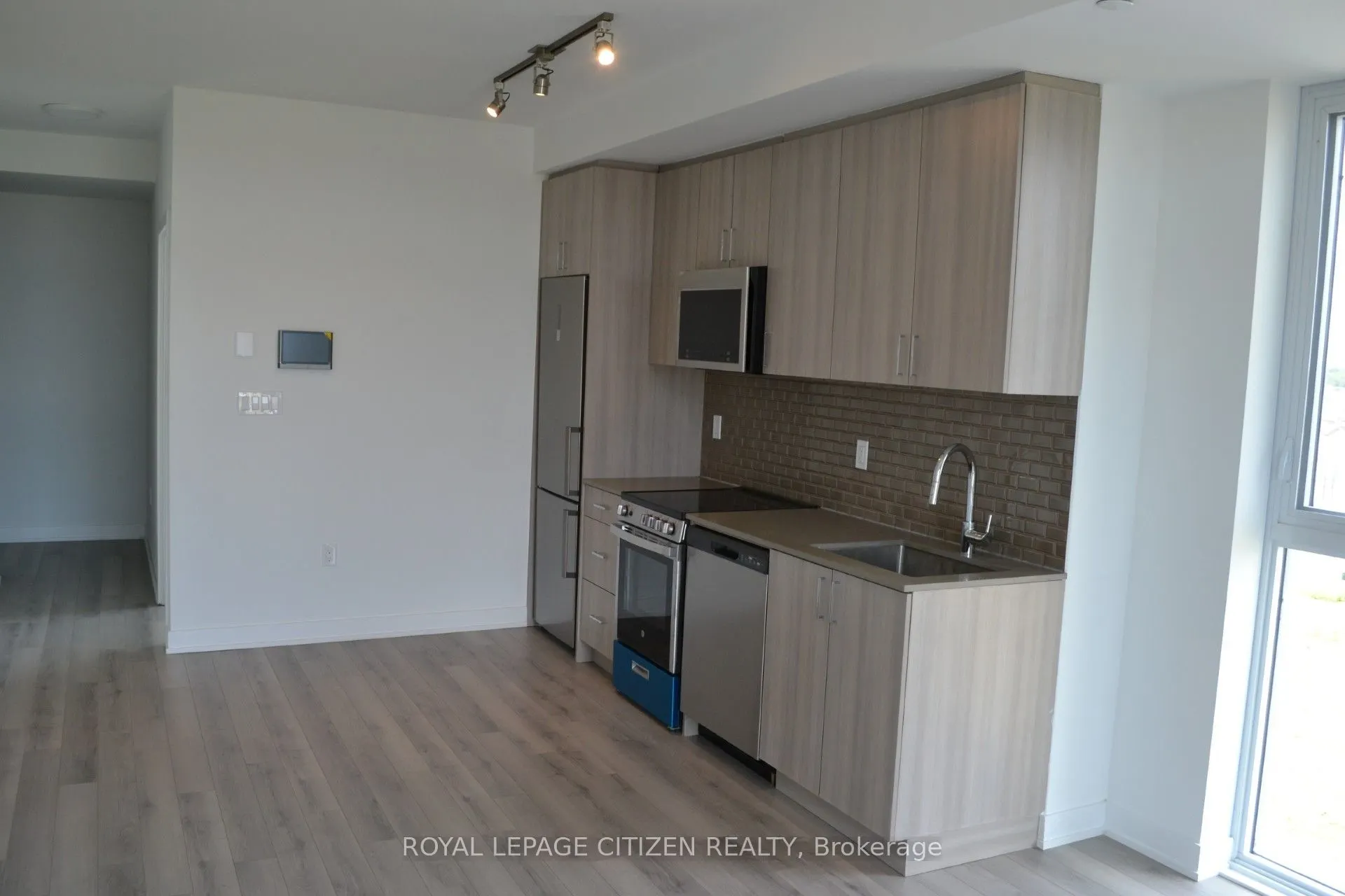 1005 Dundas Street E #711