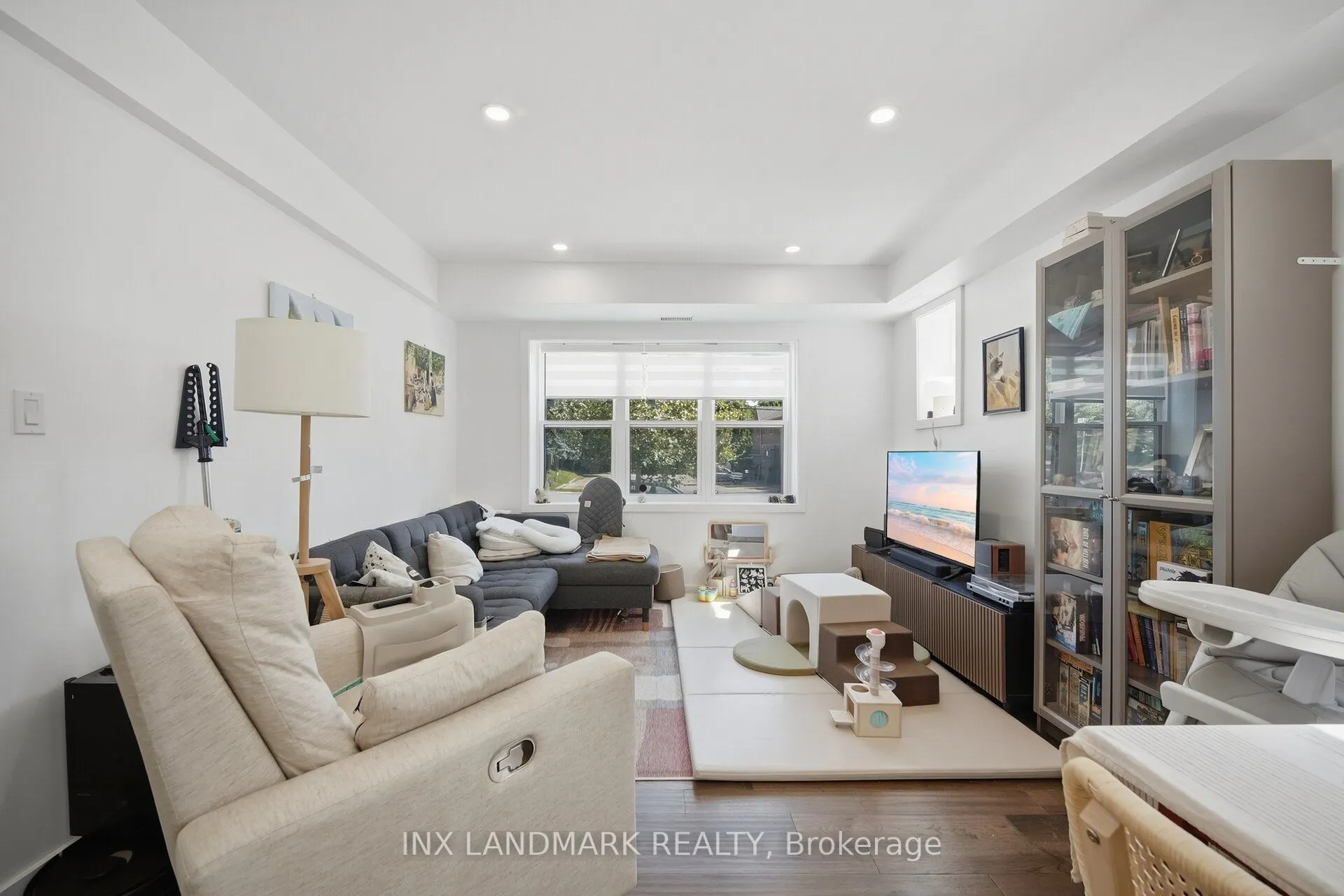 298 South Kingsway