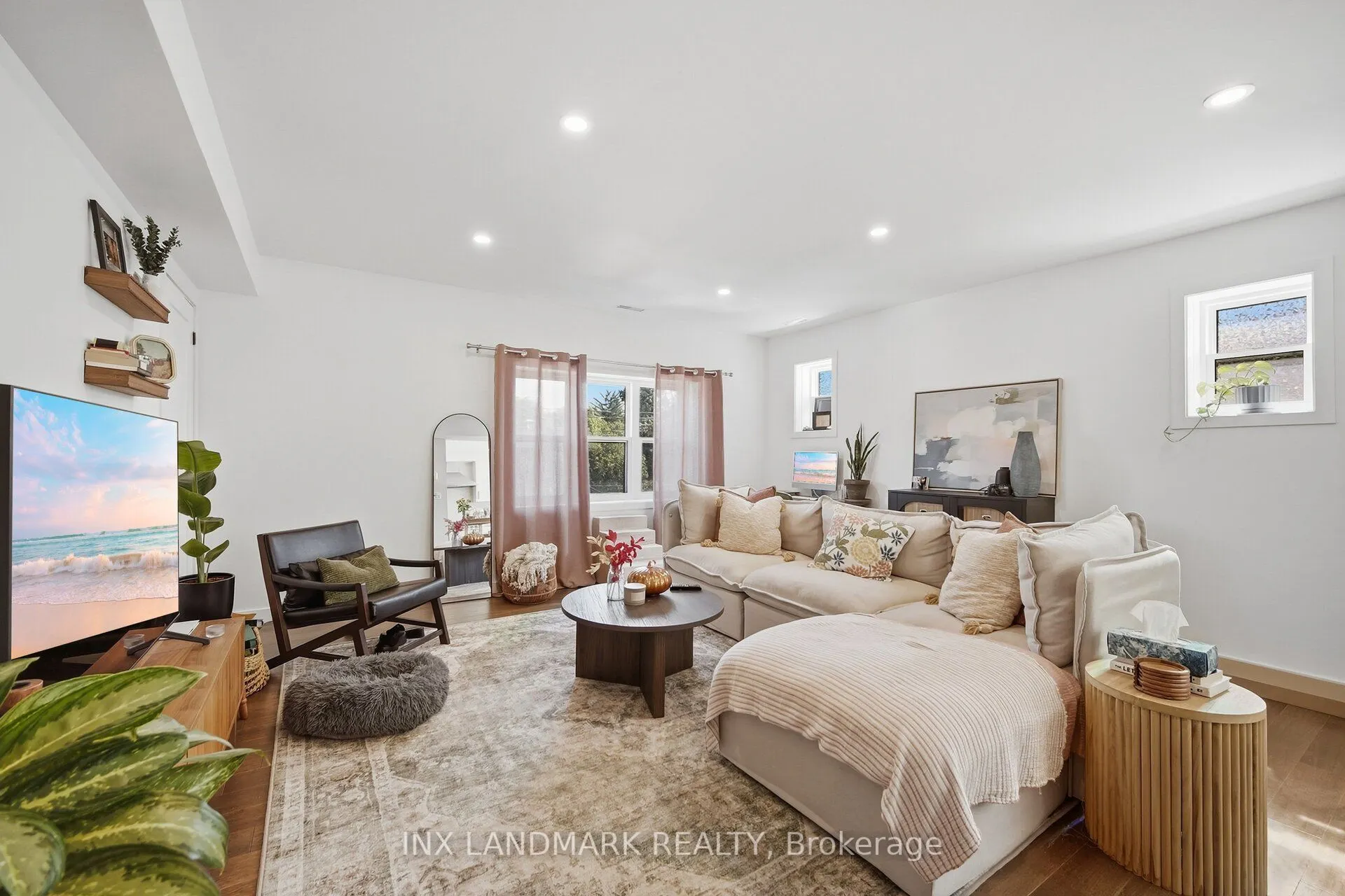 298 South Kingsway