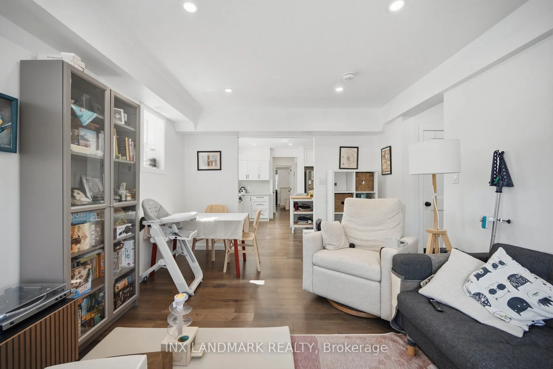 298 South Kingsway
