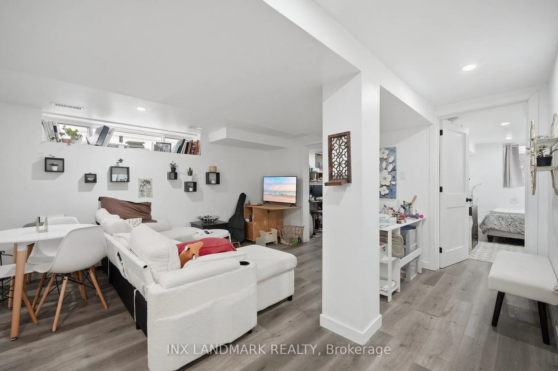 298 South Kingsway
