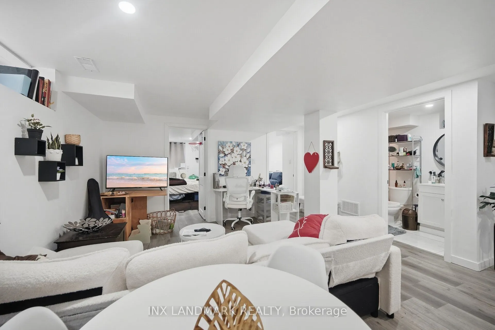 298 South Kingsway
