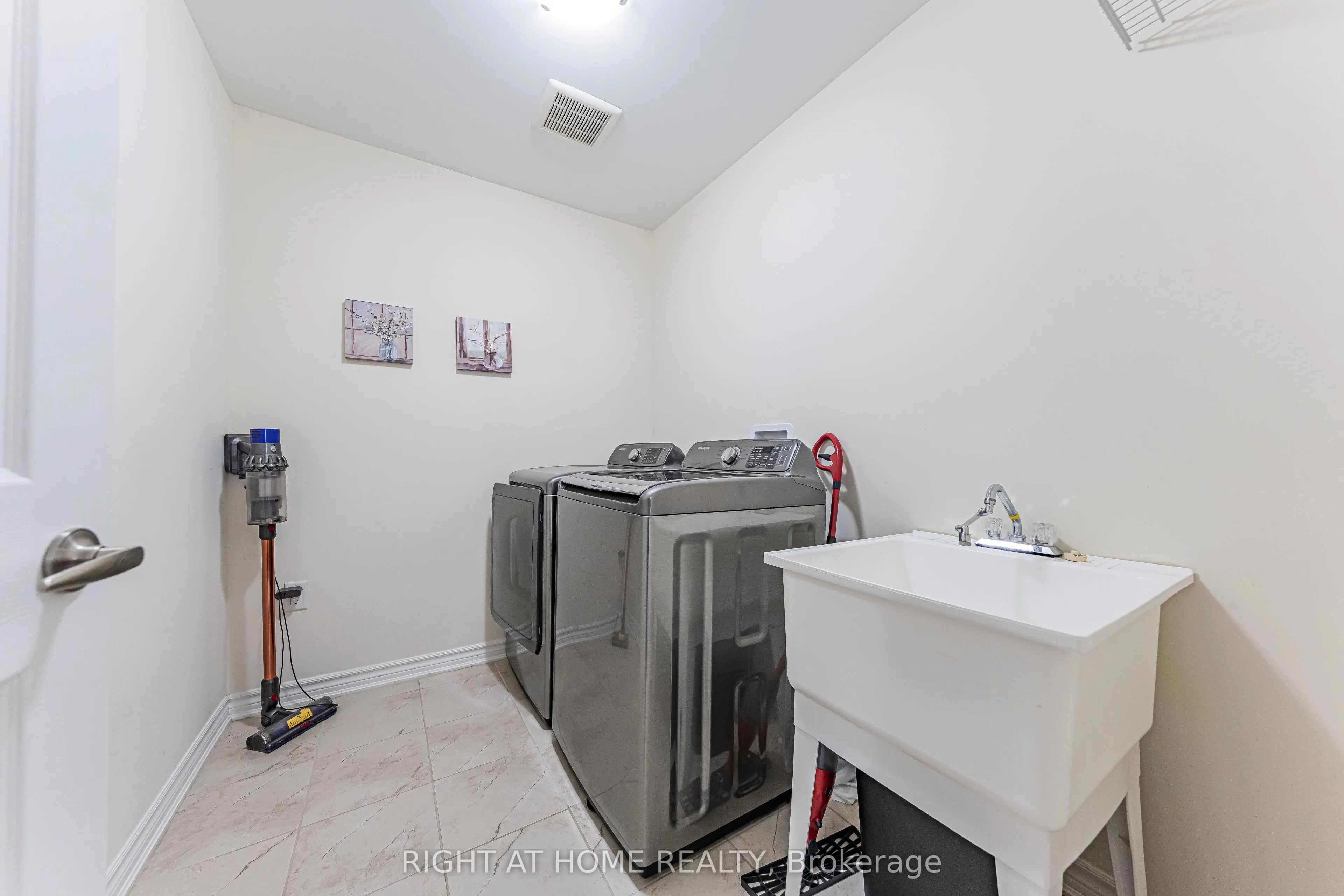 1249 Leger Way